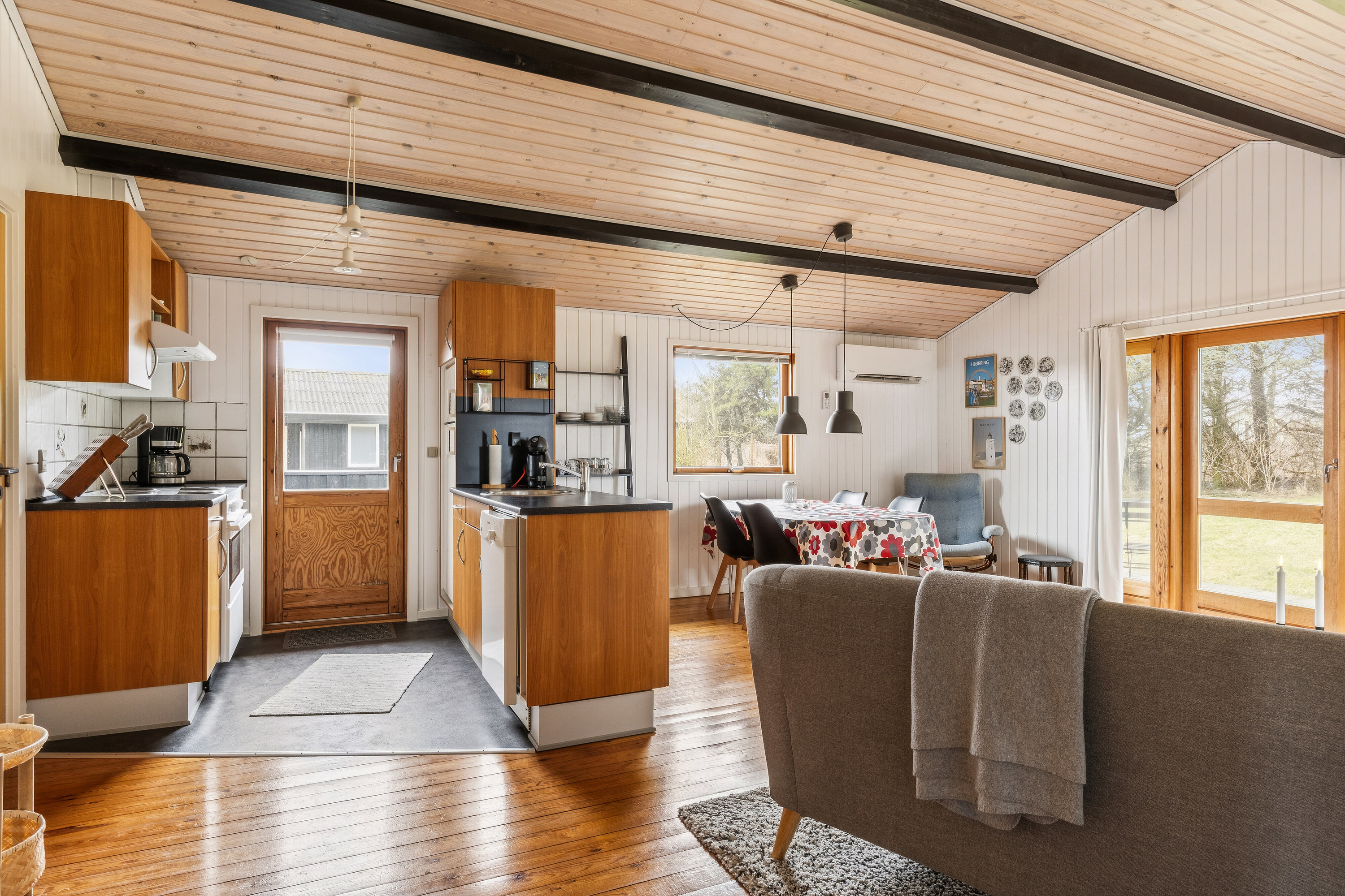 Fremhævet køkken billede i fuldskærmstilstand. Billede af Fjorden 18, Lønstrup, 9800 Hjørring