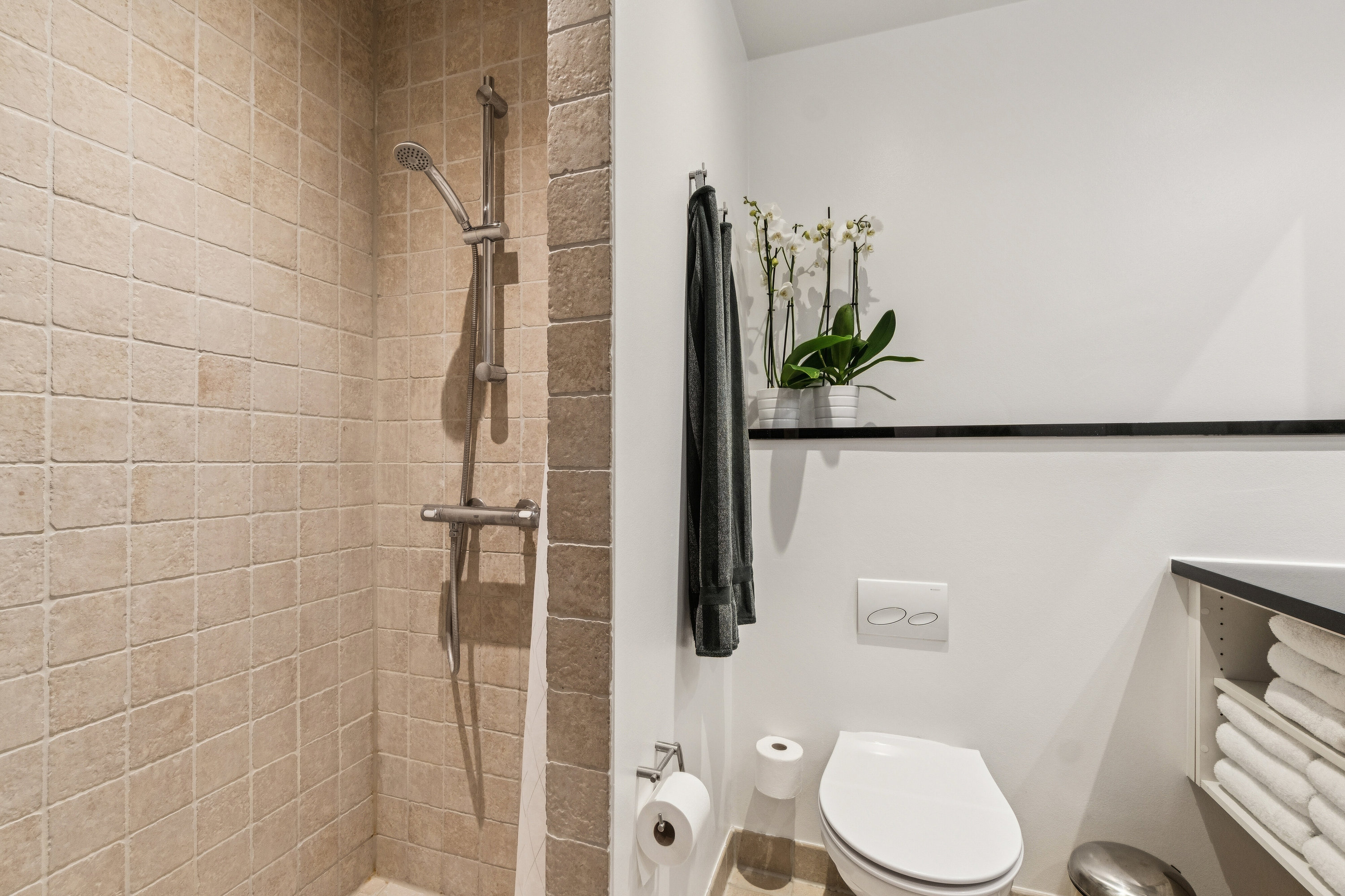 Fremhævet badeværelse billede i fuldskærmstilstand. Billede af Carl Th. Zahles Gade 6, 5. th., 2300 København S