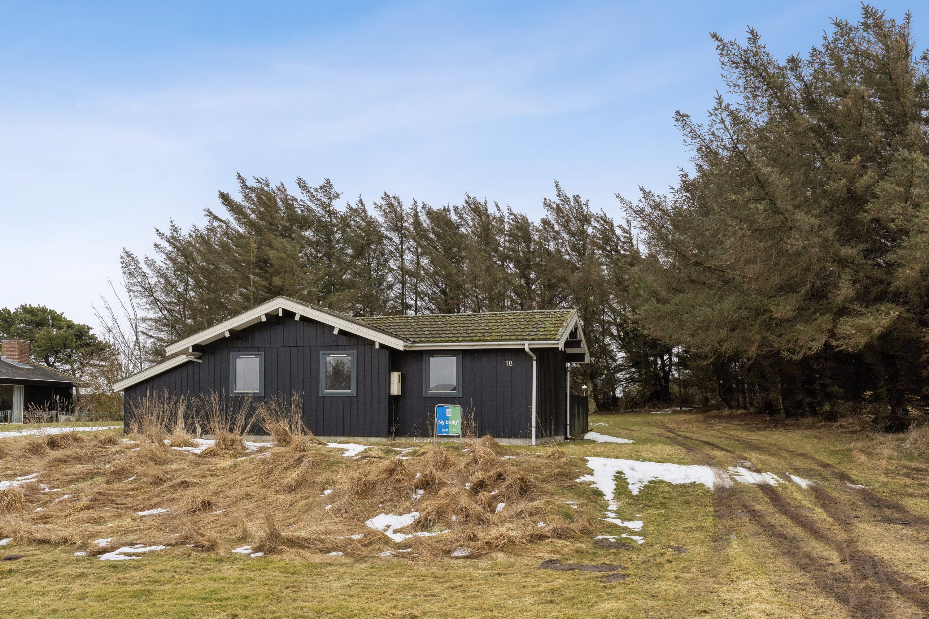 Fremhævet set fra vejen billede i fuldskærmstilstand. Billede af Fjorden 18, Lønstrup, 9800 Hjørring