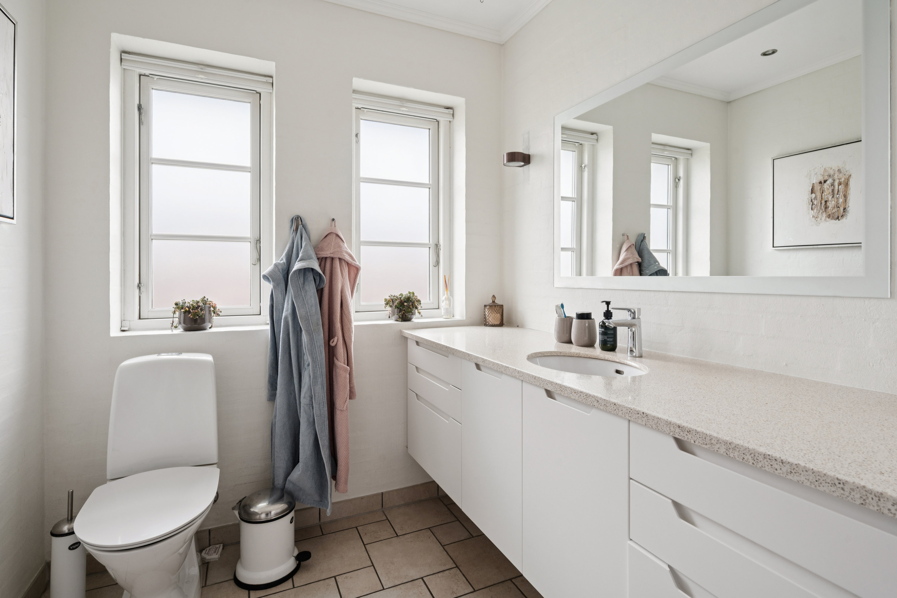 Fremhævet badeværelse billede i fuldskærmstilstand. Billede af Højager 76, 8382 Hinnerup