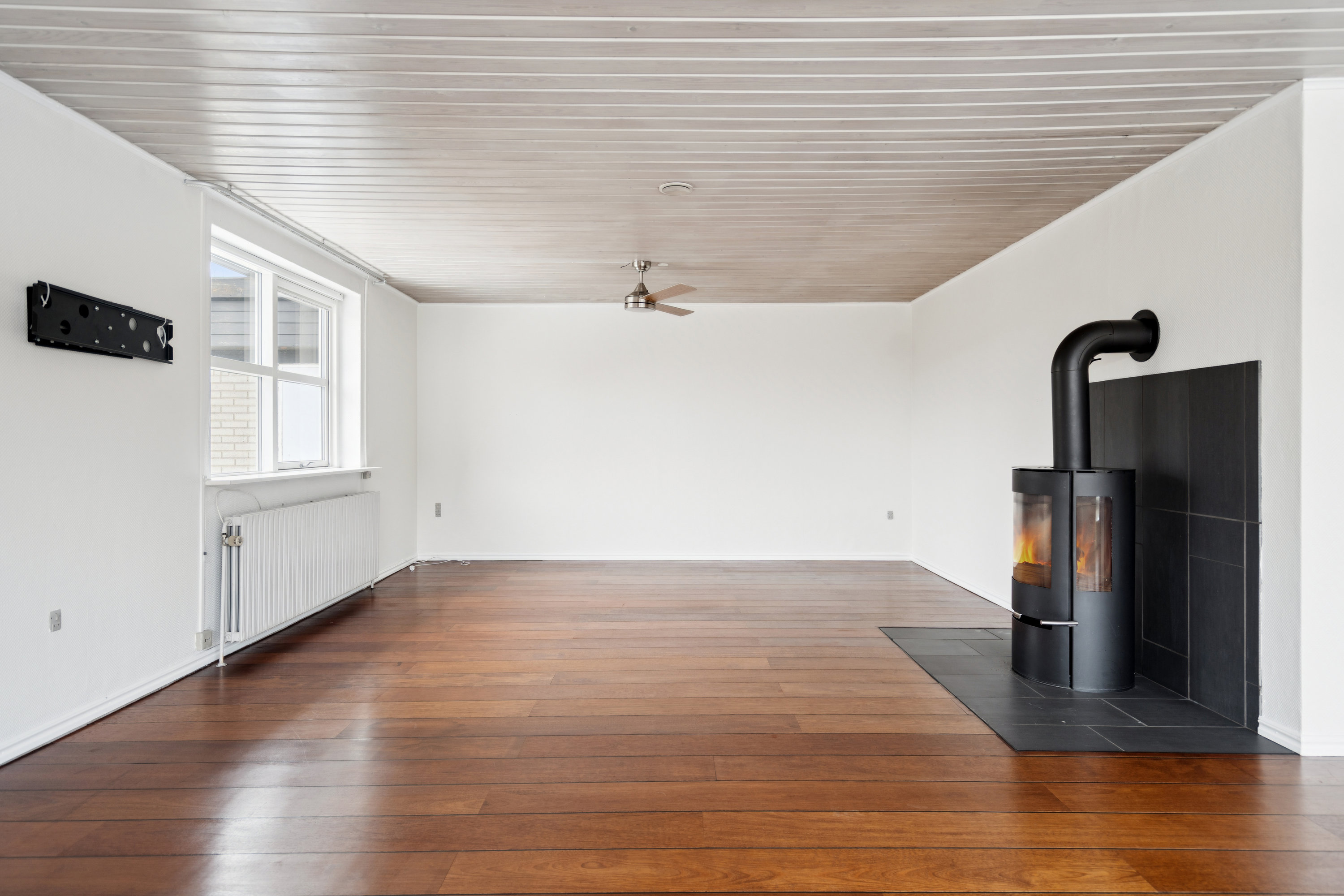 Fremhævet stue billede i fuldskærmstilstand. Billede af Agerledet 36, 9850 Hirtshals