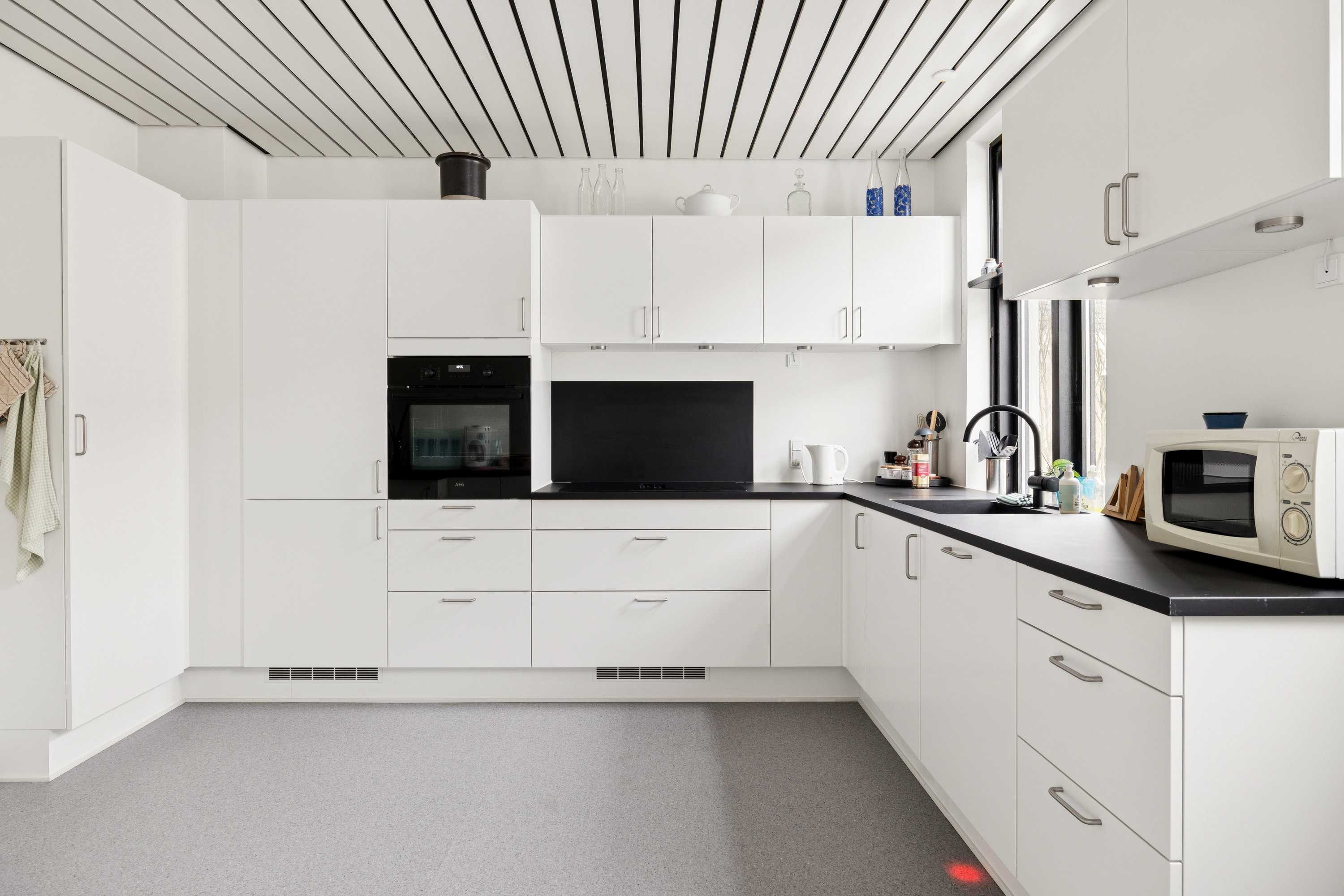 Fremhævet køkken billede i fuldskærmstilstand. Billede af Timandsvej 2, 9560 Hadsund