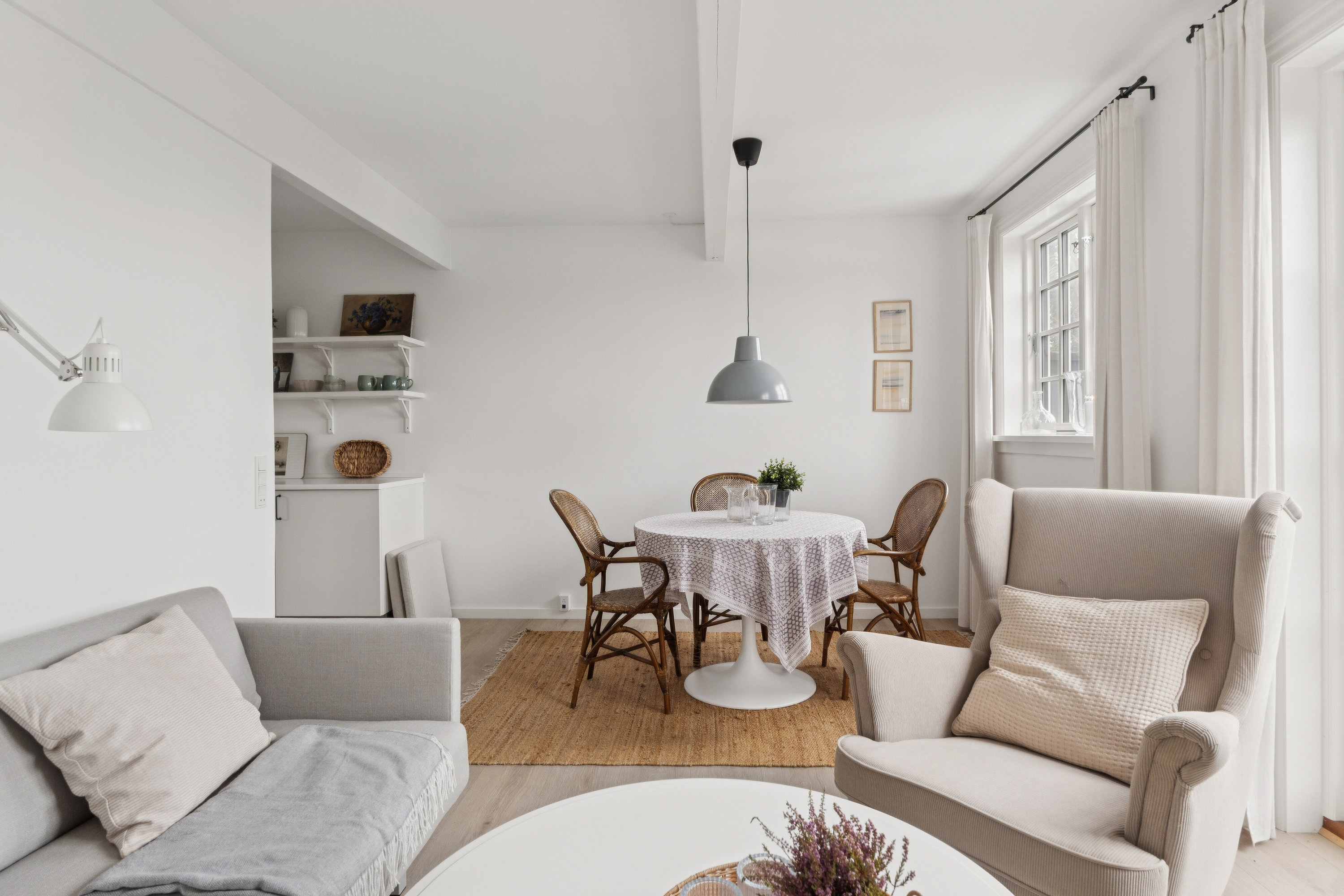 Fremhævet stue billede i fuldskærmstilstand. Billede af Kystvej 34, st.. 8., 3100 Hornbæk