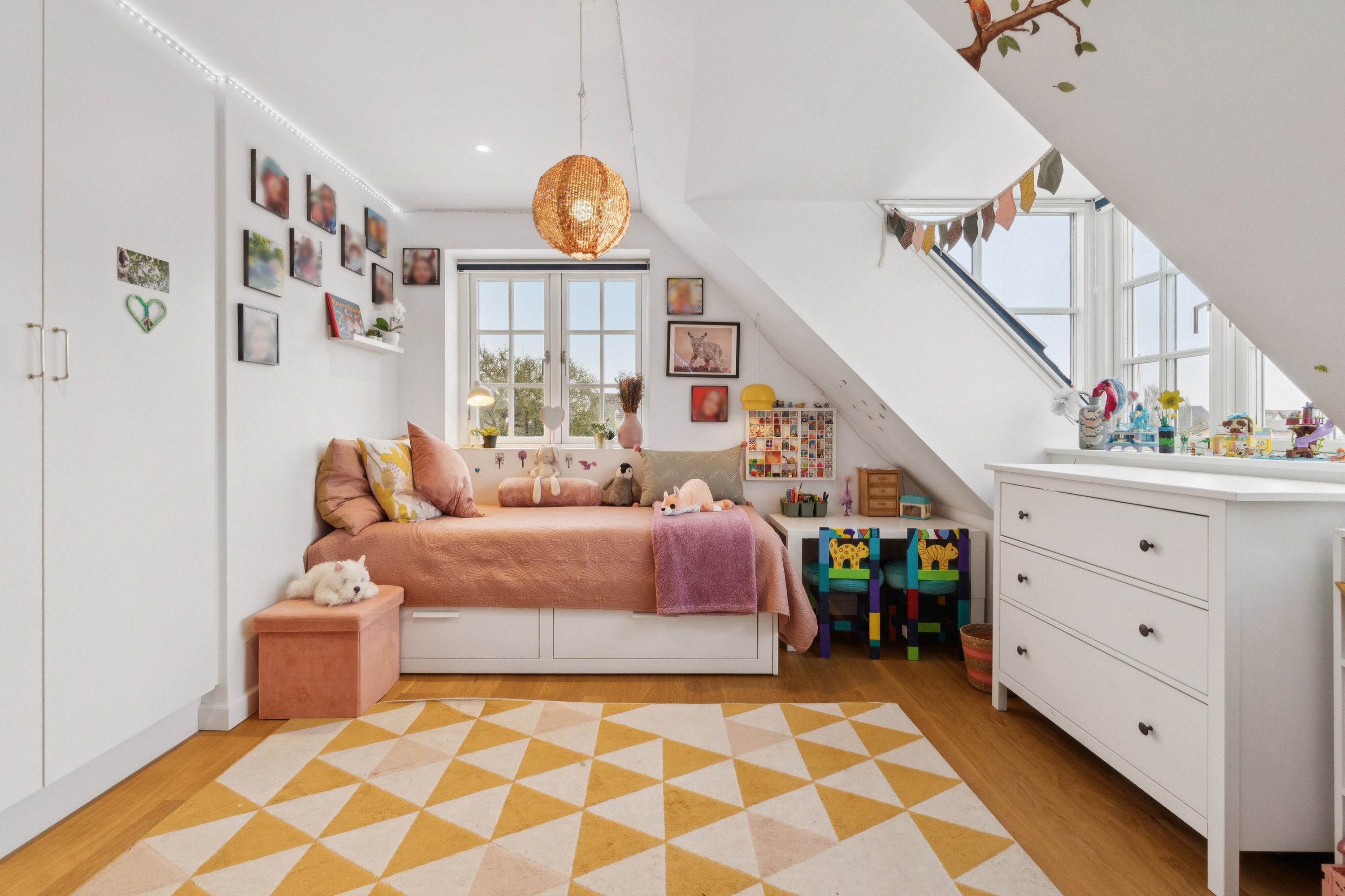 Fremhævet soveværelse billede i fuldskærmstilstand. Billede af Strøbyvej 28, 2650 Hvidovre