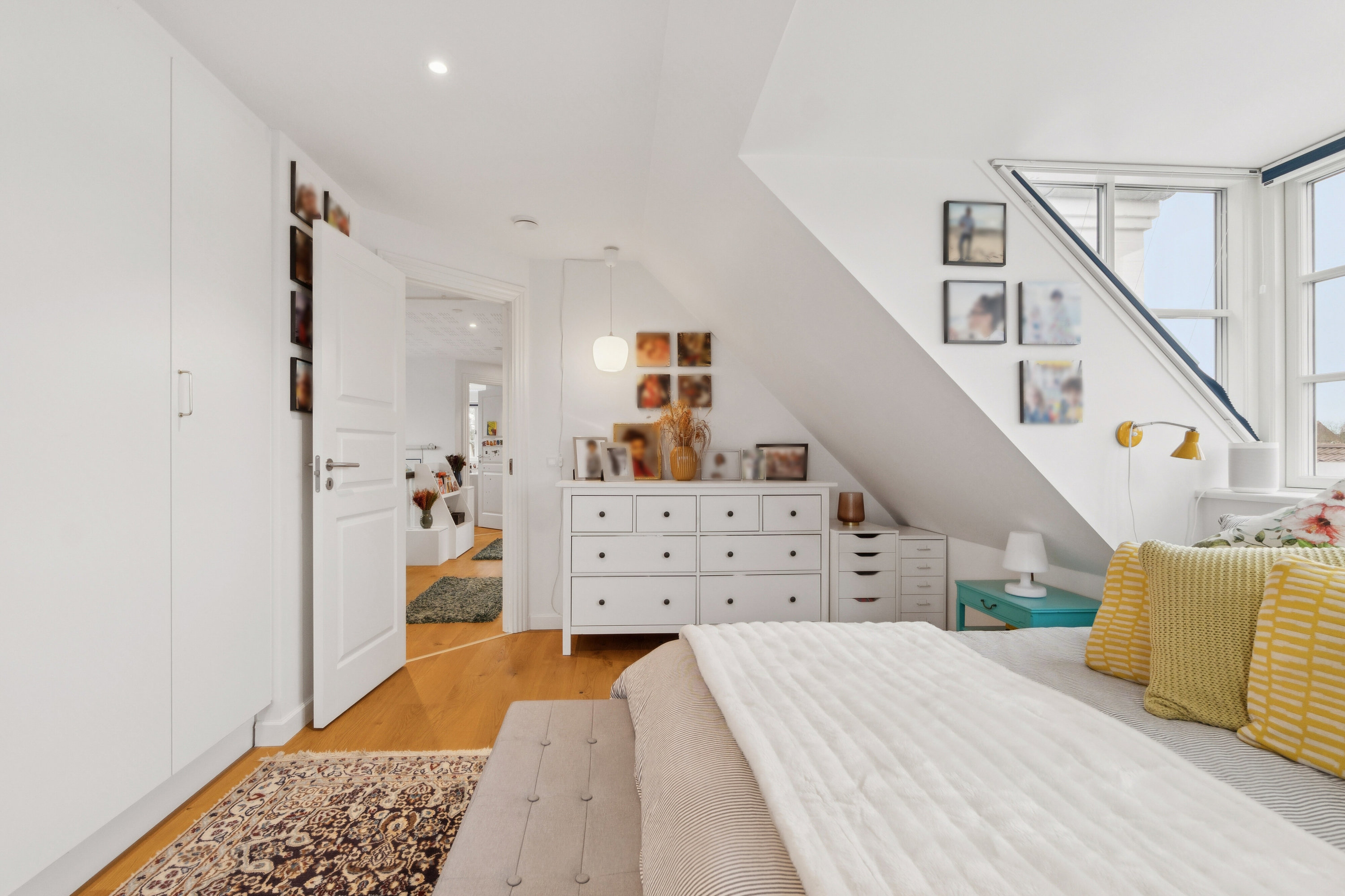 Fremhævet soveværelse billede i fuldskærmstilstand. Billede af Strøbyvej 28, 2650 Hvidovre