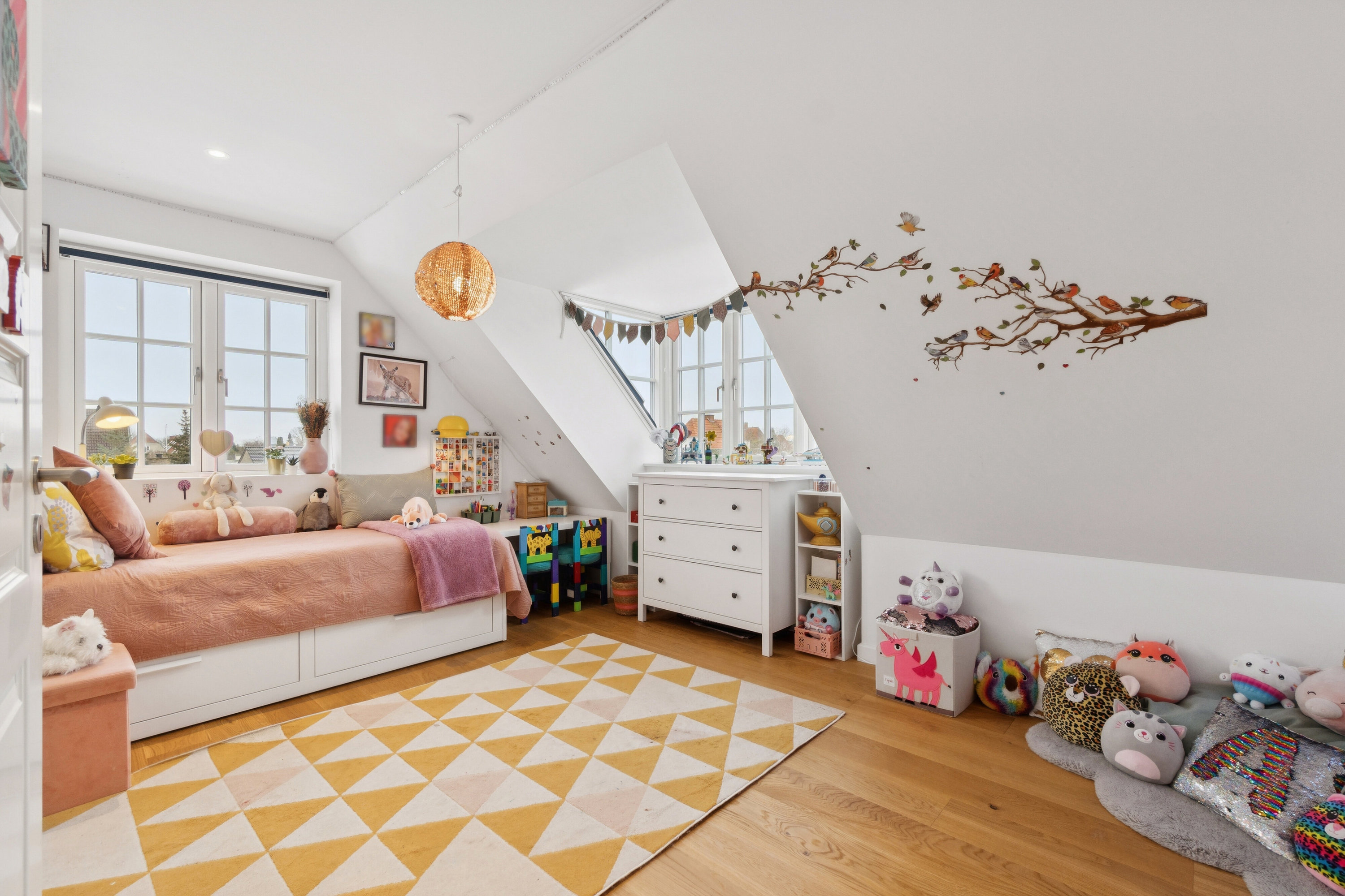 Fremhævet soveværelse billede i fuldskærmstilstand. Billede af Strøbyvej 28, 2650 Hvidovre