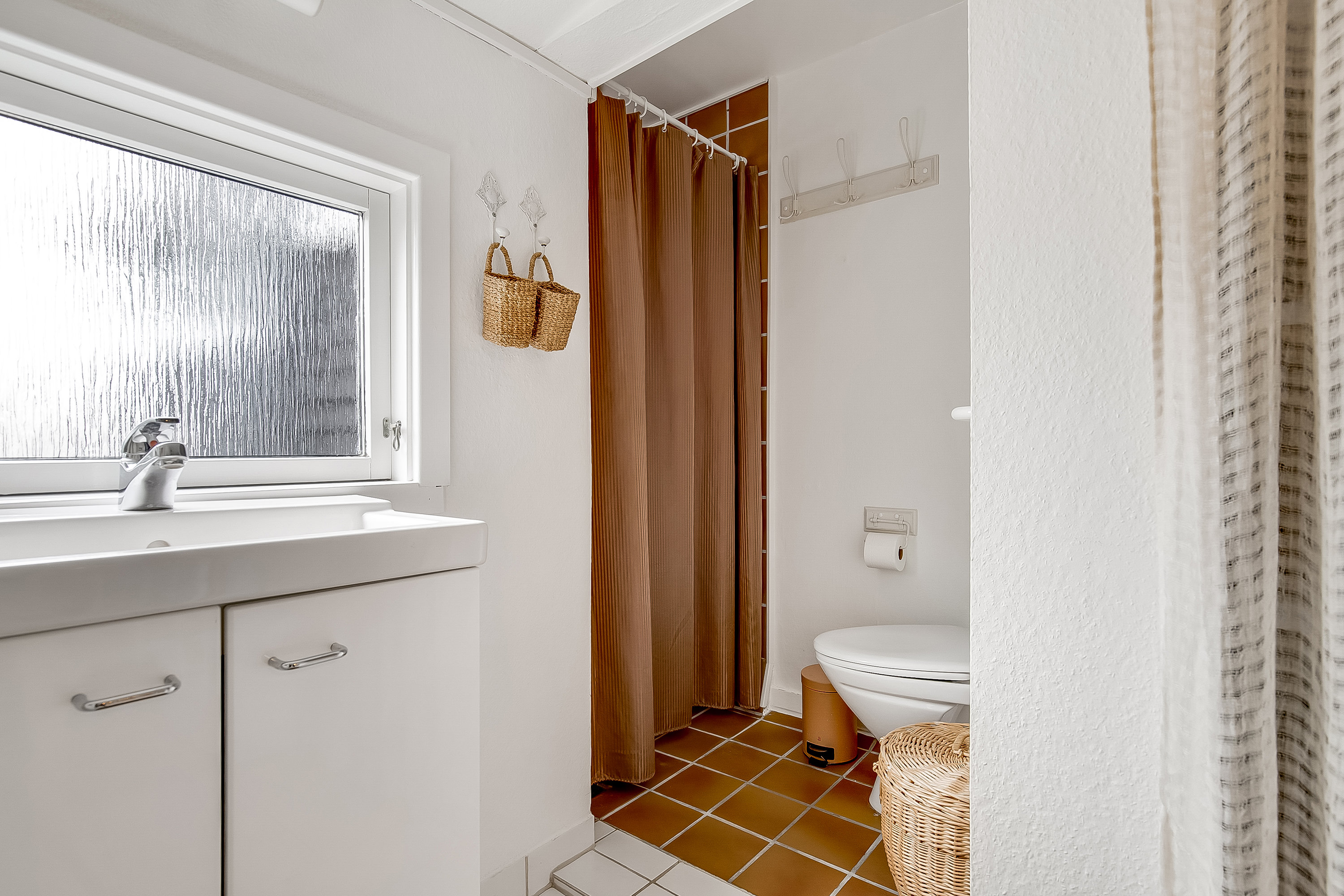 Fremhævet badeværelse billede i fuldskærmstilstand. Billede af Søvej 6, Uhrhøj, 7100 Vejle