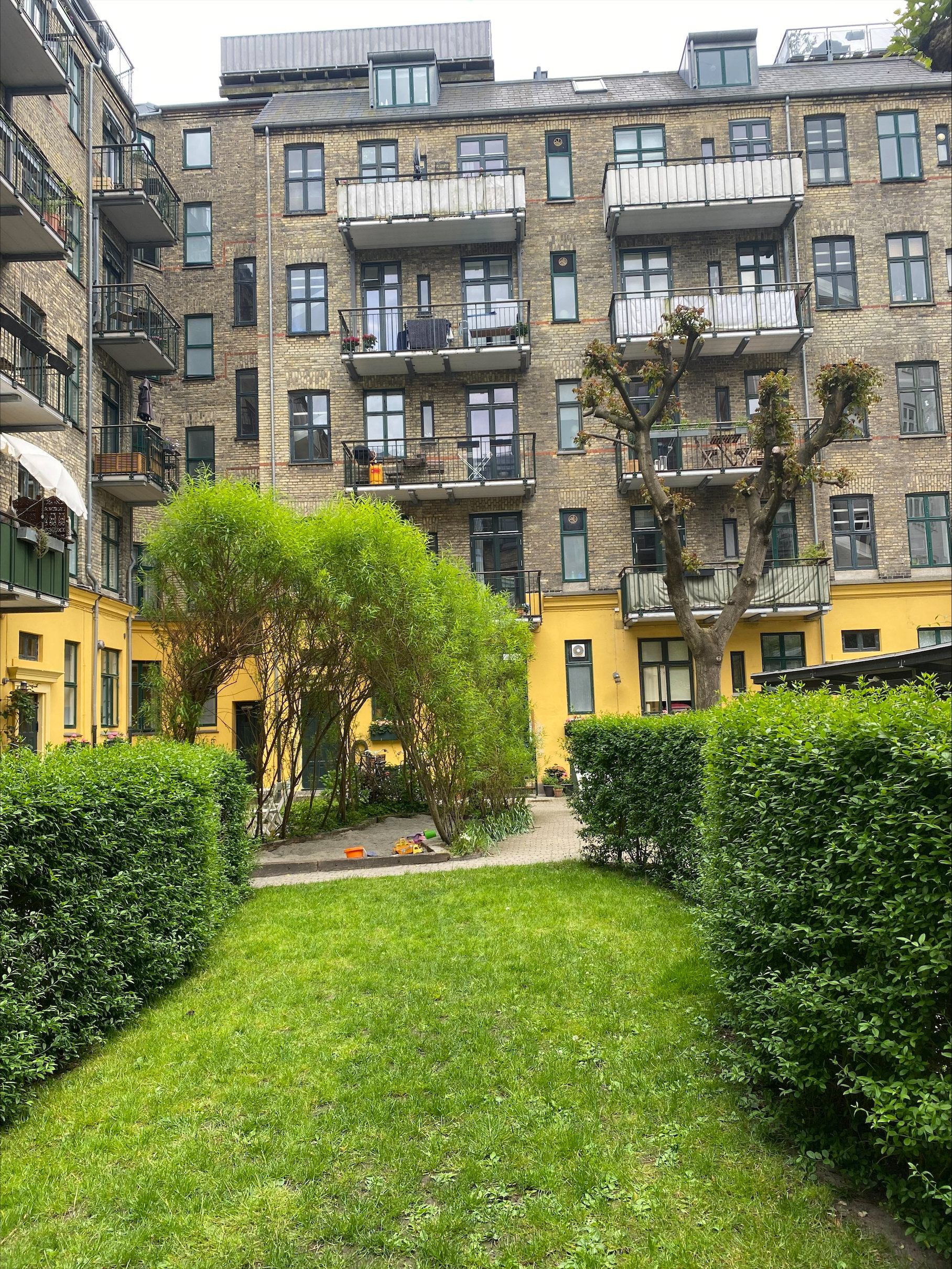 Fremhævet  billede i fuldskærmstilstand. Billede af Rosenvængets Allé 17A, st.., 2100 København Ø