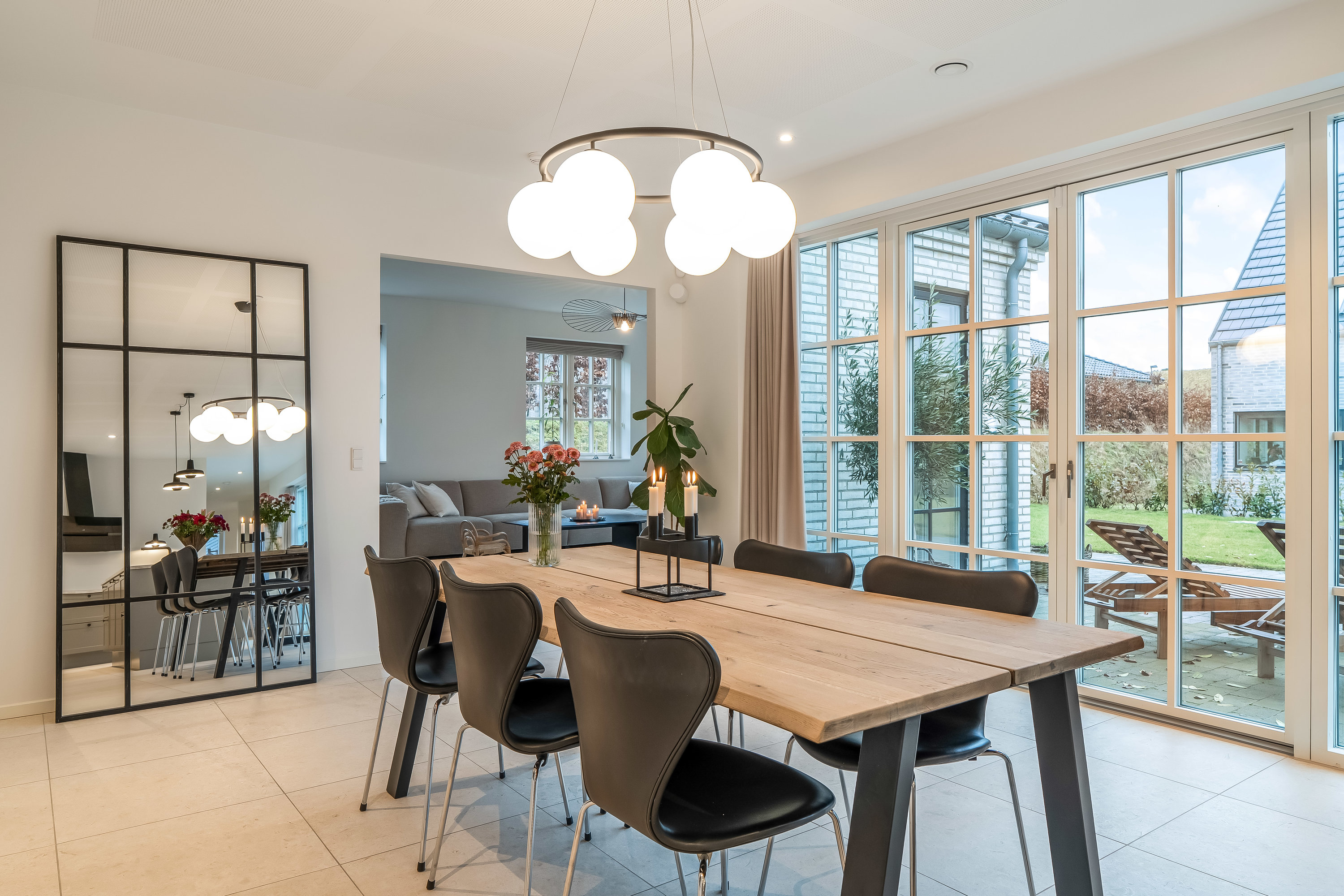 Fremhævet stue billede i fuldskærmstilstand. Billede af Amorbuen 4, 3400 Hillerød