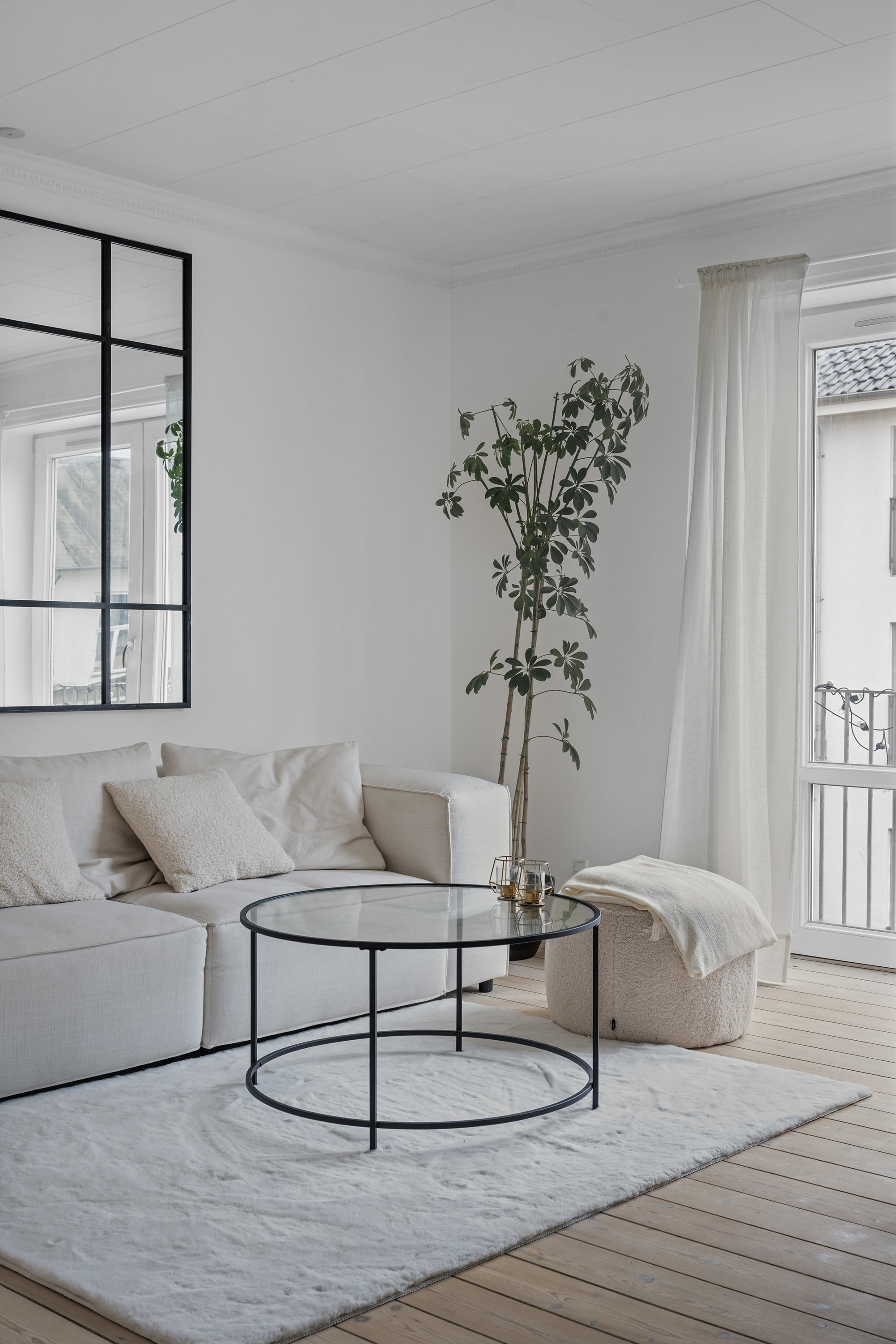 Fremhævet stue billede i fuldskærmstilstand. Billede af Skodsborg Strandvej 155B, 1. th., 2942 Skodsborg