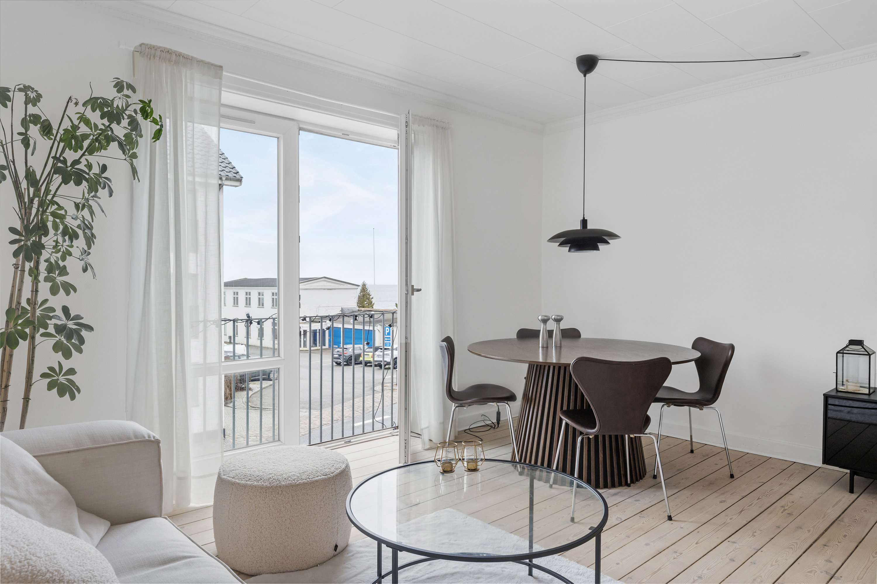 Fremhævet spisestue billede i fuldskærmstilstand. Billede af Skodsborg Strandvej 155B, 1. th., 2942 Skodsborg