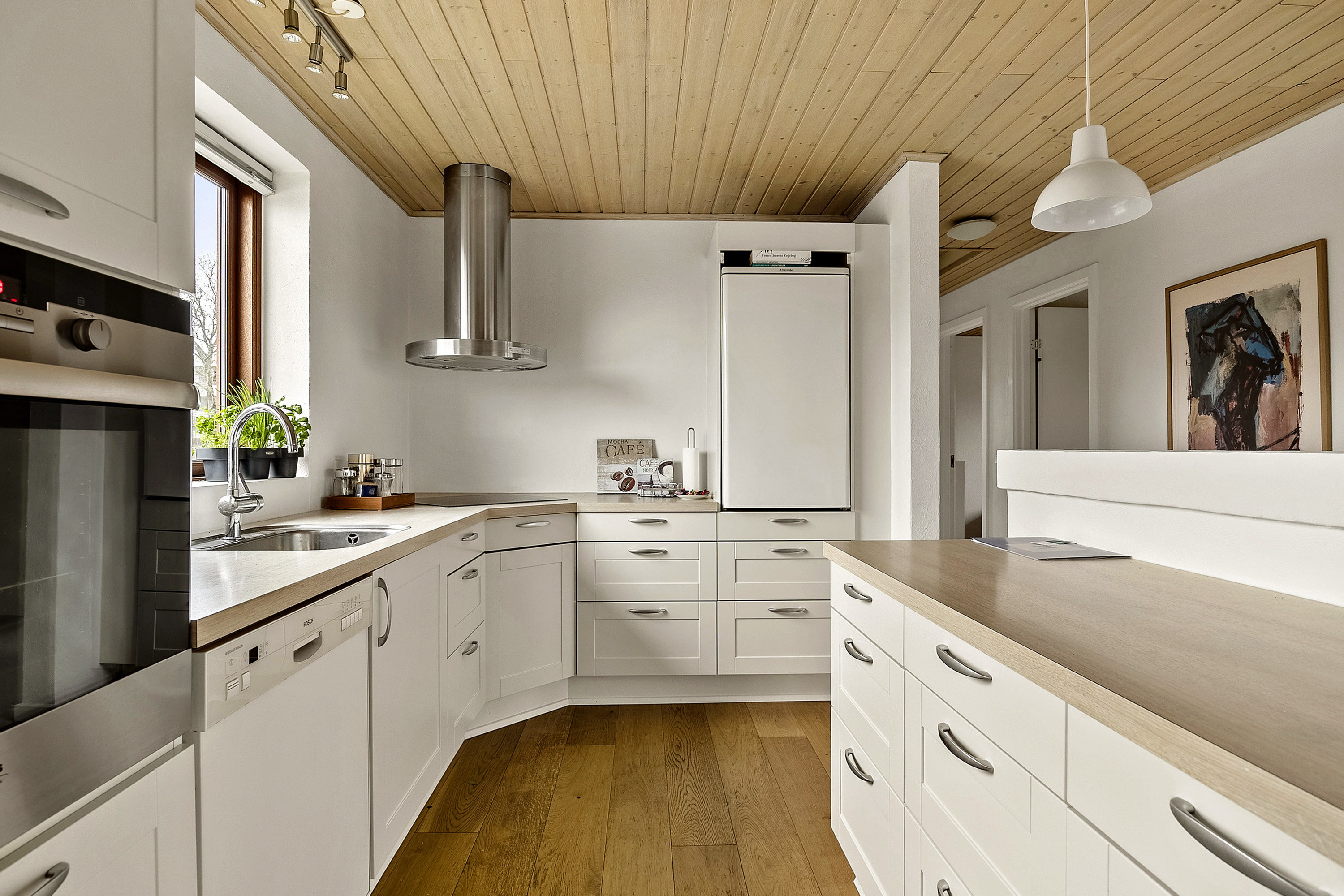 Fremhævet nyere køkken billede i fuldskærmstilstand. Billede af Vester Alle 11, 8362 Hørning