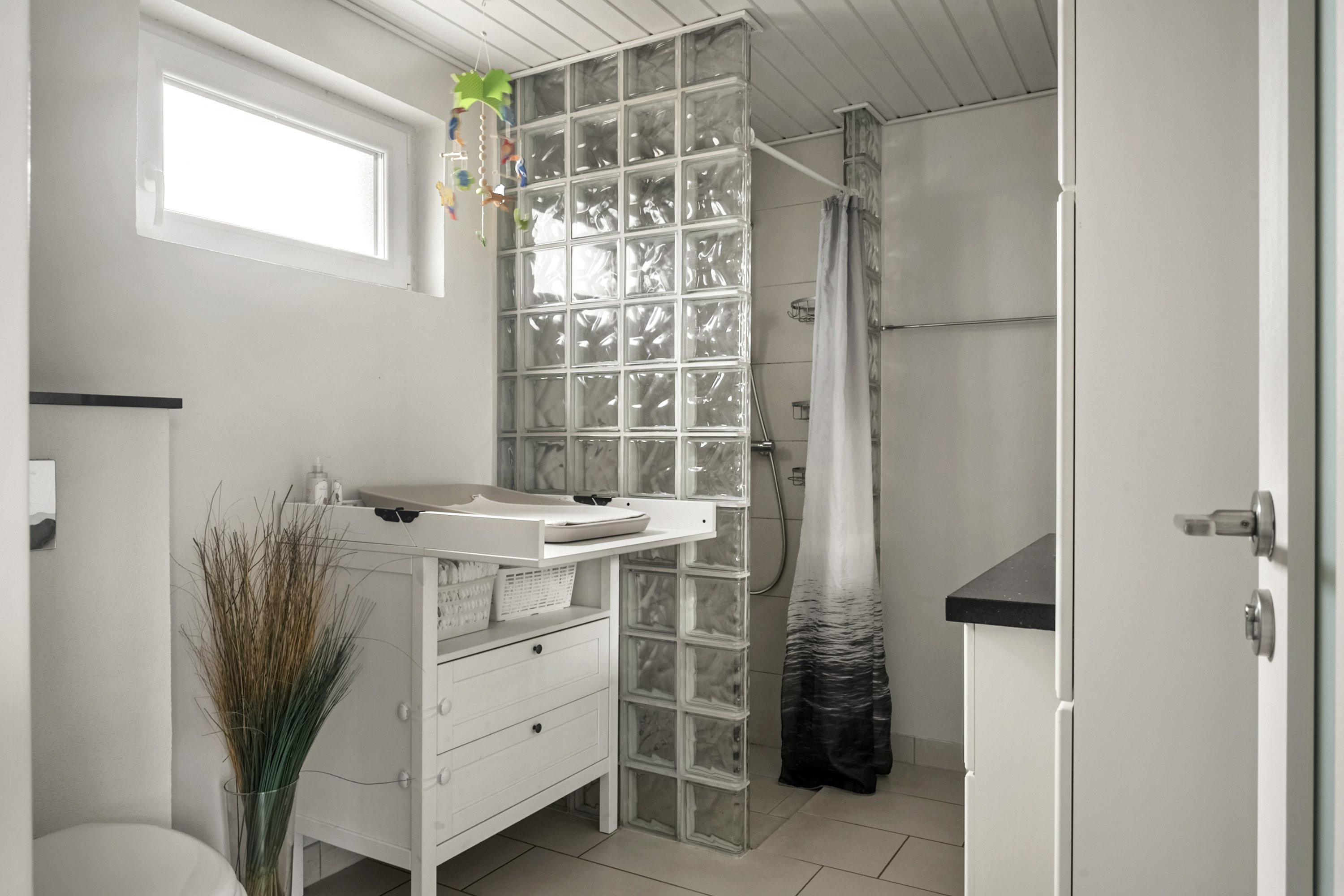 Fremhævet badeværelse billede i fuldskærmstilstand. Billede af Bonnesigvej 23, Resen, 7600 Struer