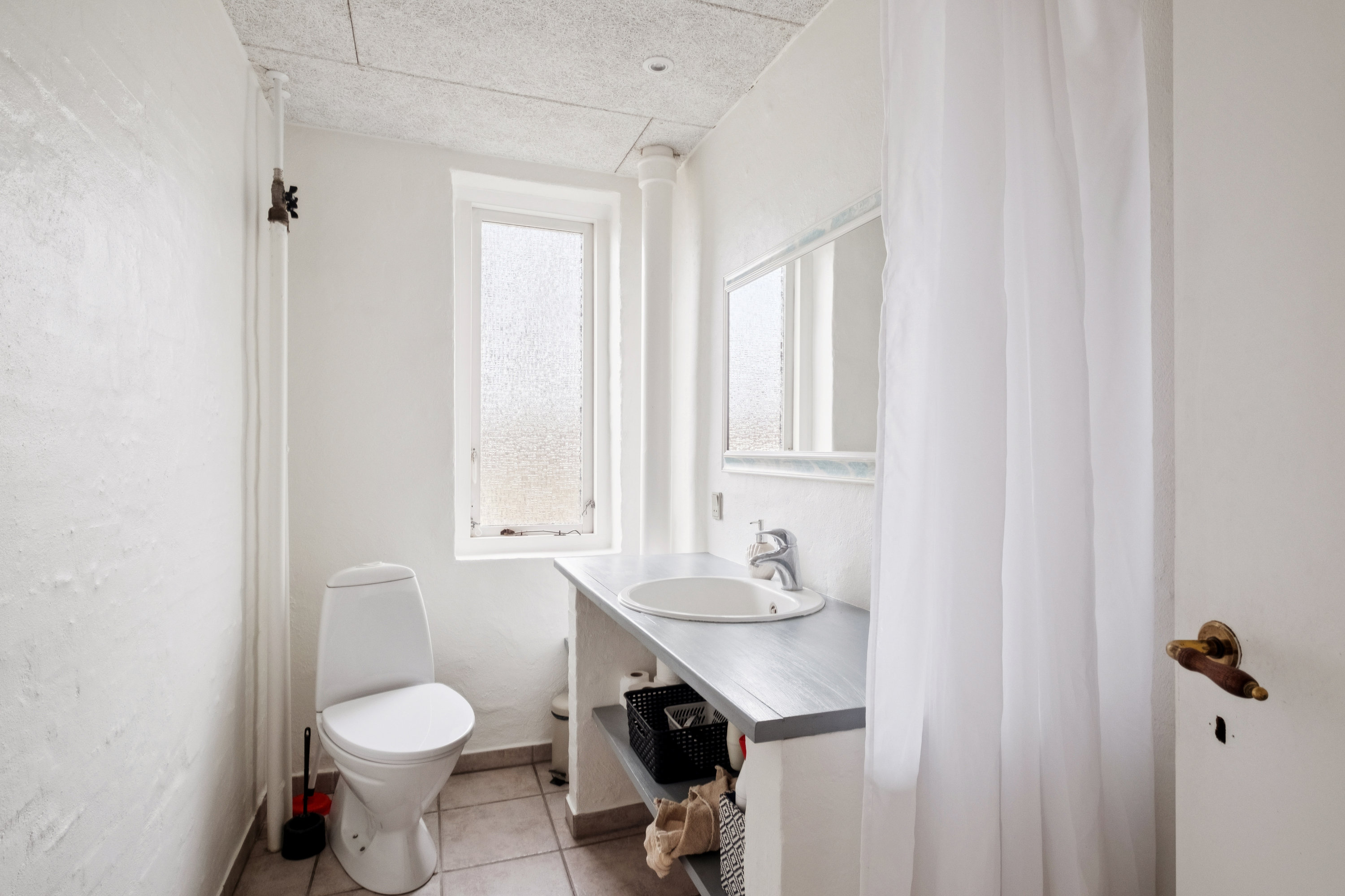 Fremhævet badeværelse billede i fuldskærmstilstand. Billede af Vindblæsvej 39, 9670 Løgstør