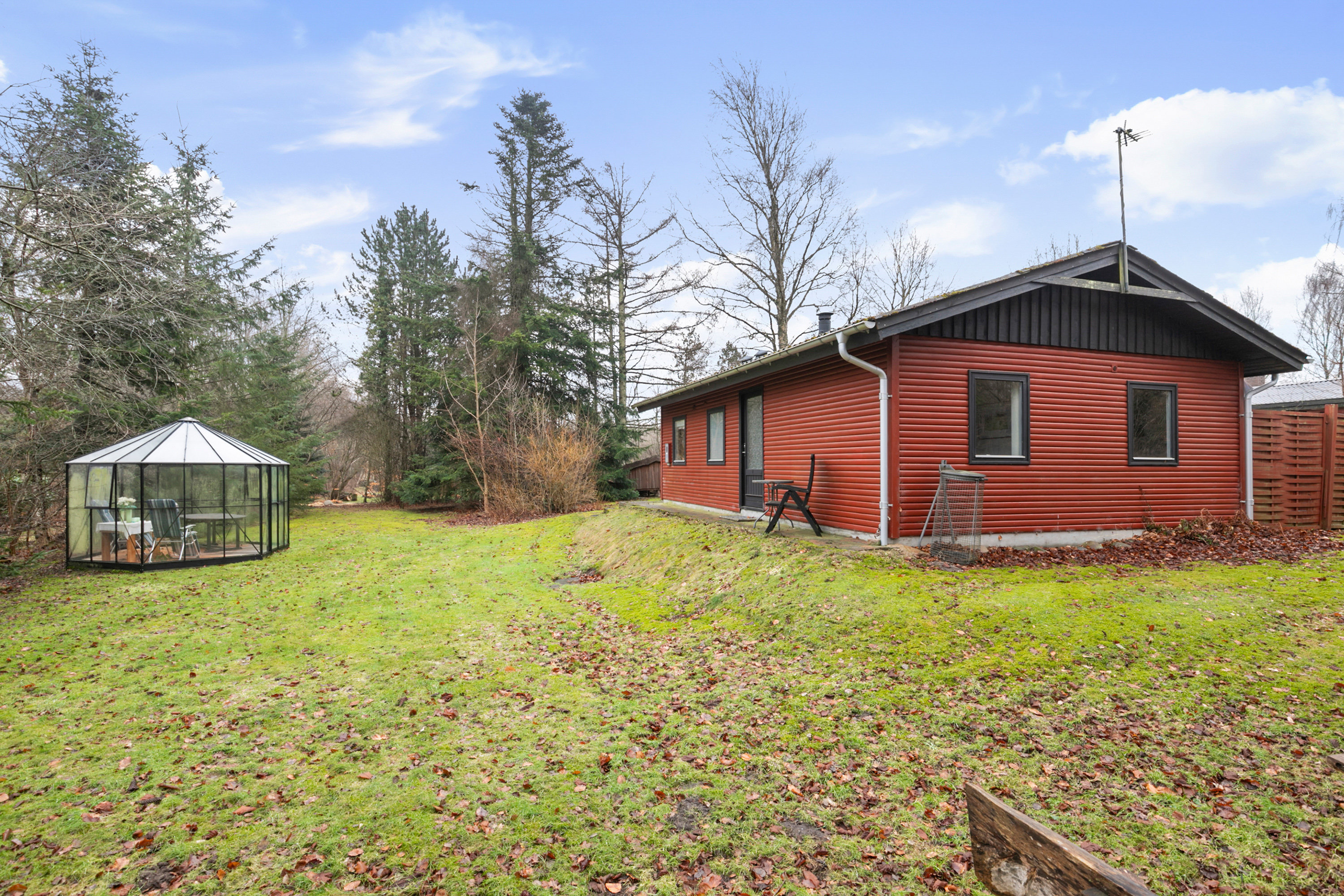 Fremhævet facade billede i fuldskærmstilstand. Billede af Illeris 114, Hvalpsund, 9640 Farsø