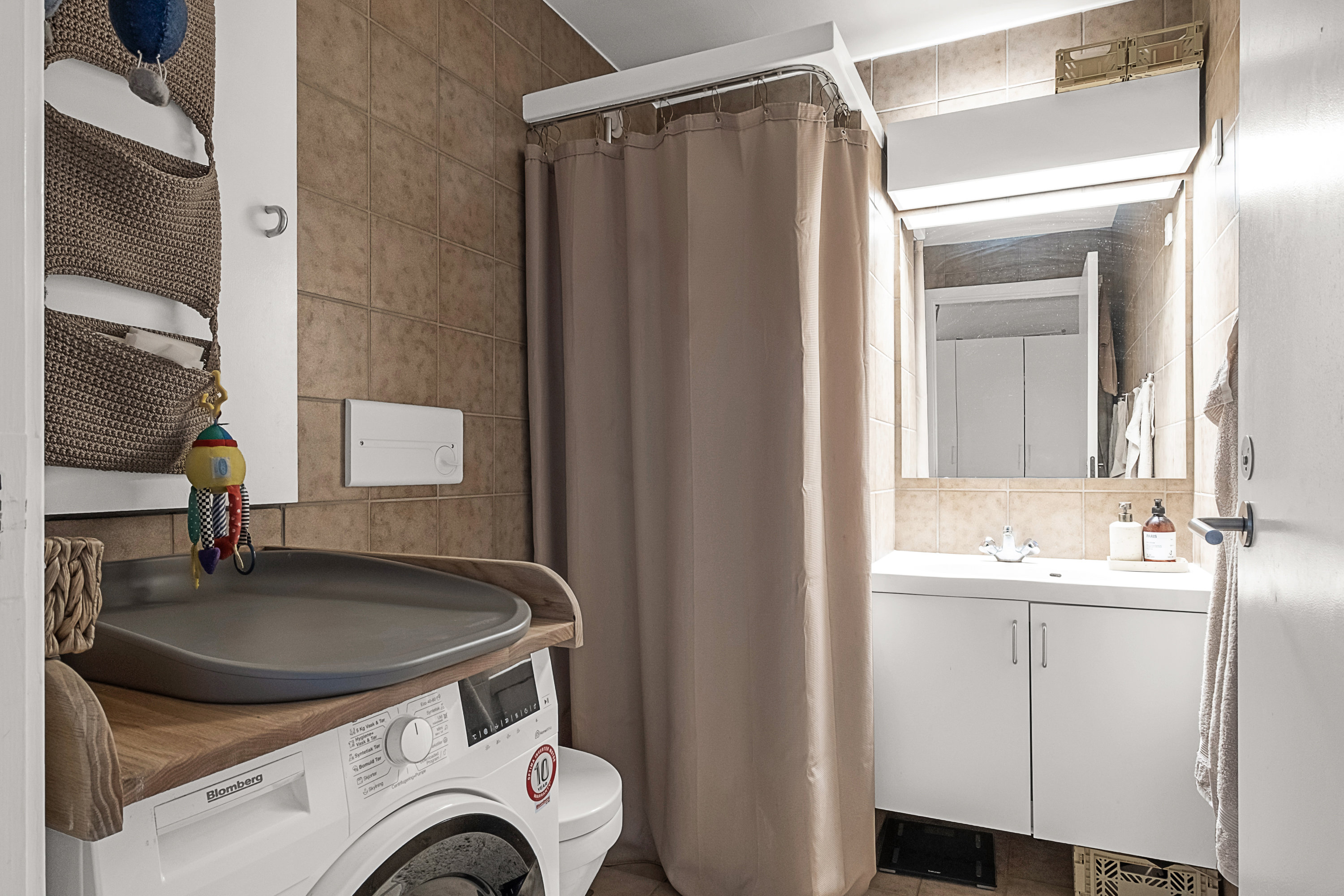 Fremhævet badeværelse billede i fuldskærmstilstand. Billede af Vestervang 26, 2. mf., 8000 Aarhus C