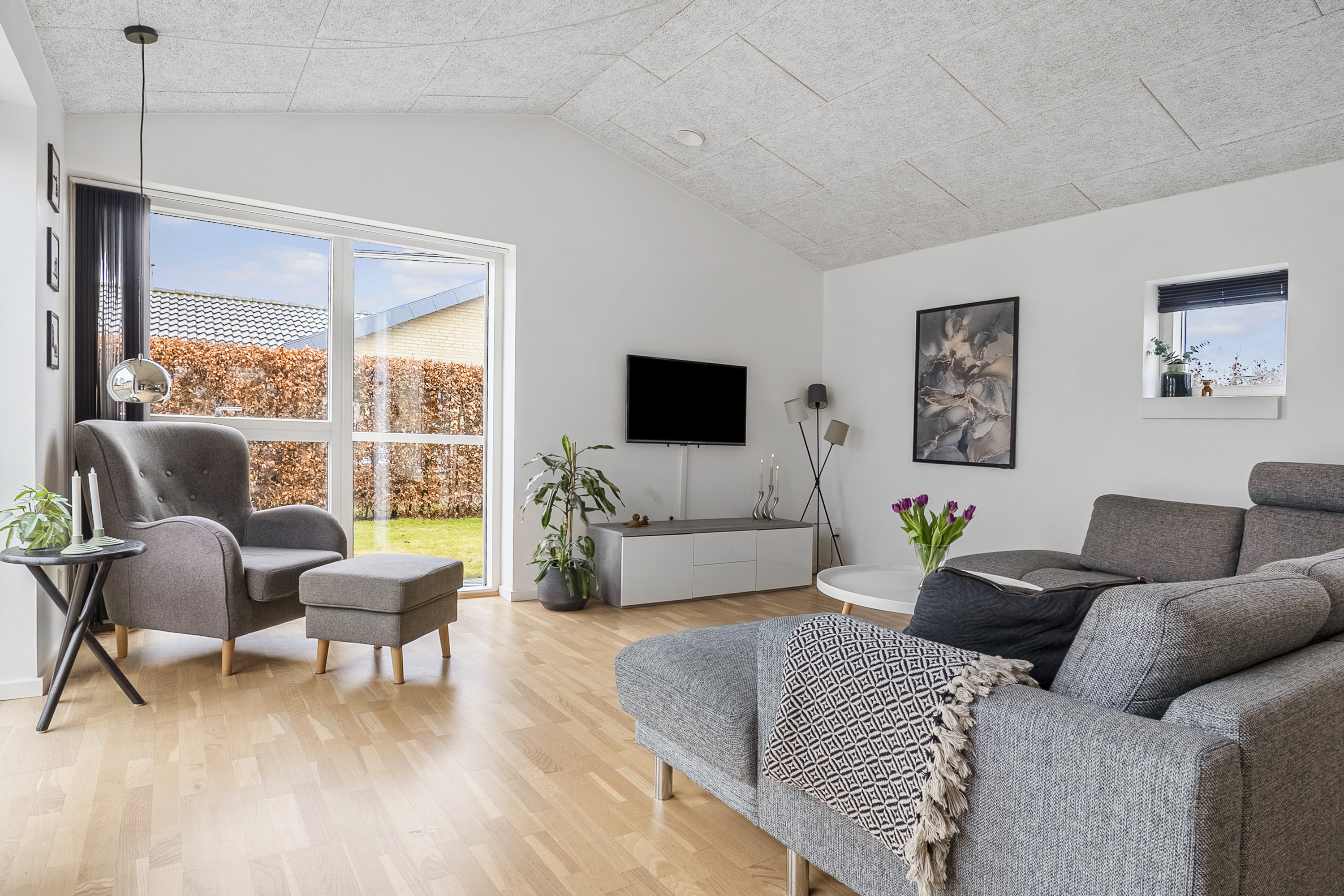 Fremhævet stue billede i fuldskærmstilstand. Billede af Tværvej 25, 8783 Hornsyld