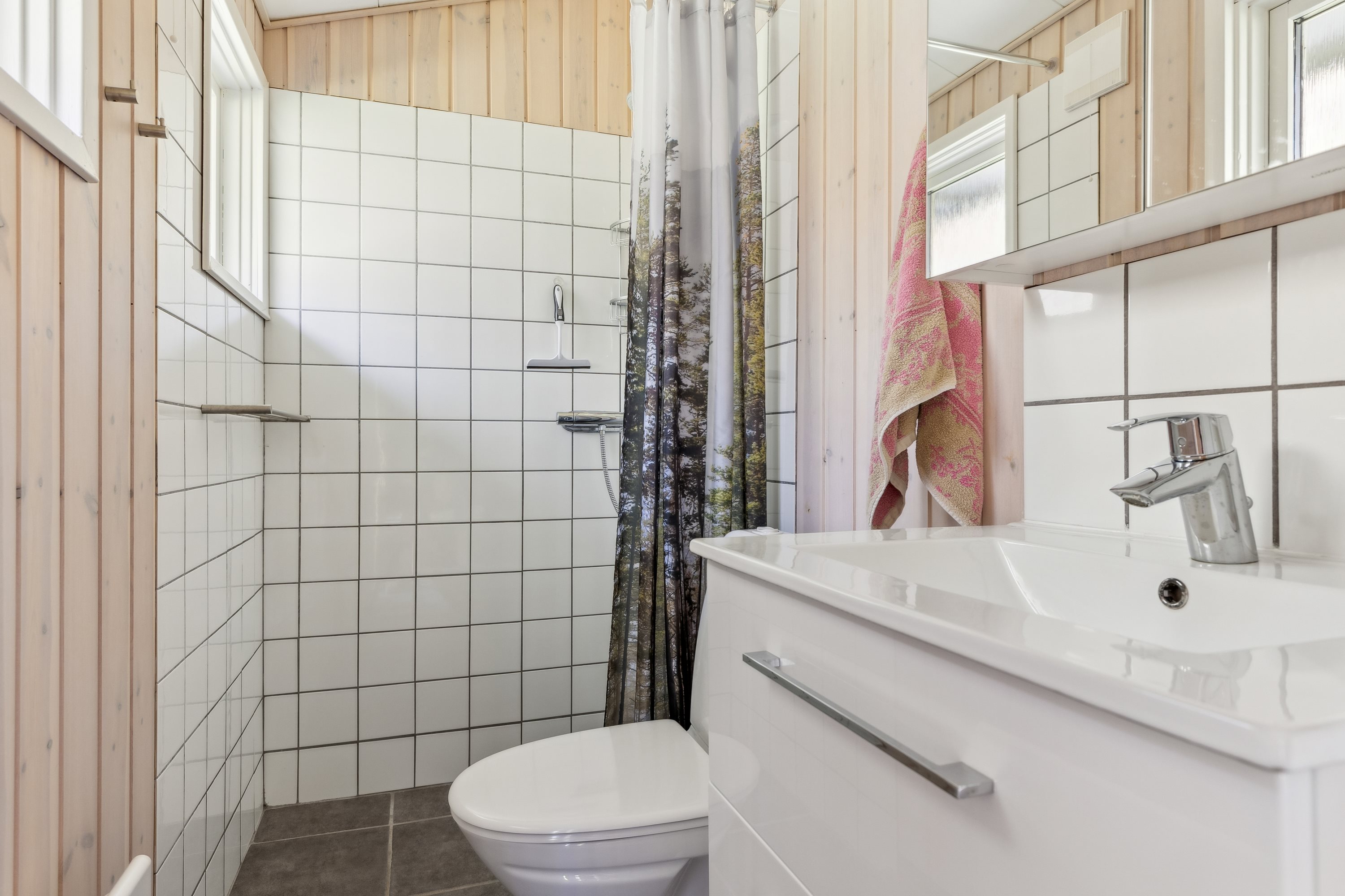 Fremhævet badeværelse billede i fuldskærmstilstand. Billede af Enghavevej 33, 4593 Eskebjerg