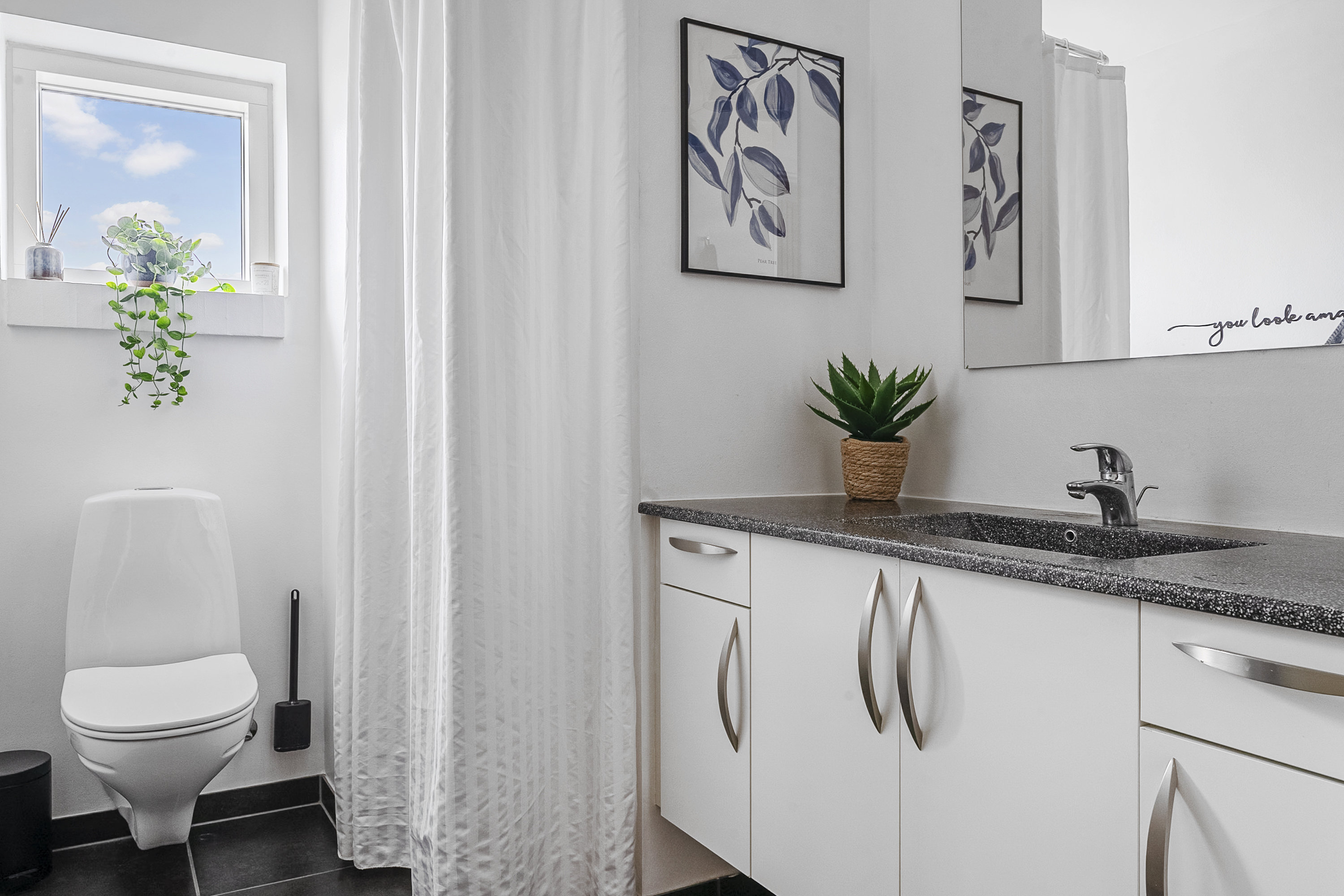 Fremhævet badeværelse billede i fuldskærmstilstand. Billede af Tværvej 25, 8783 Hornsyld