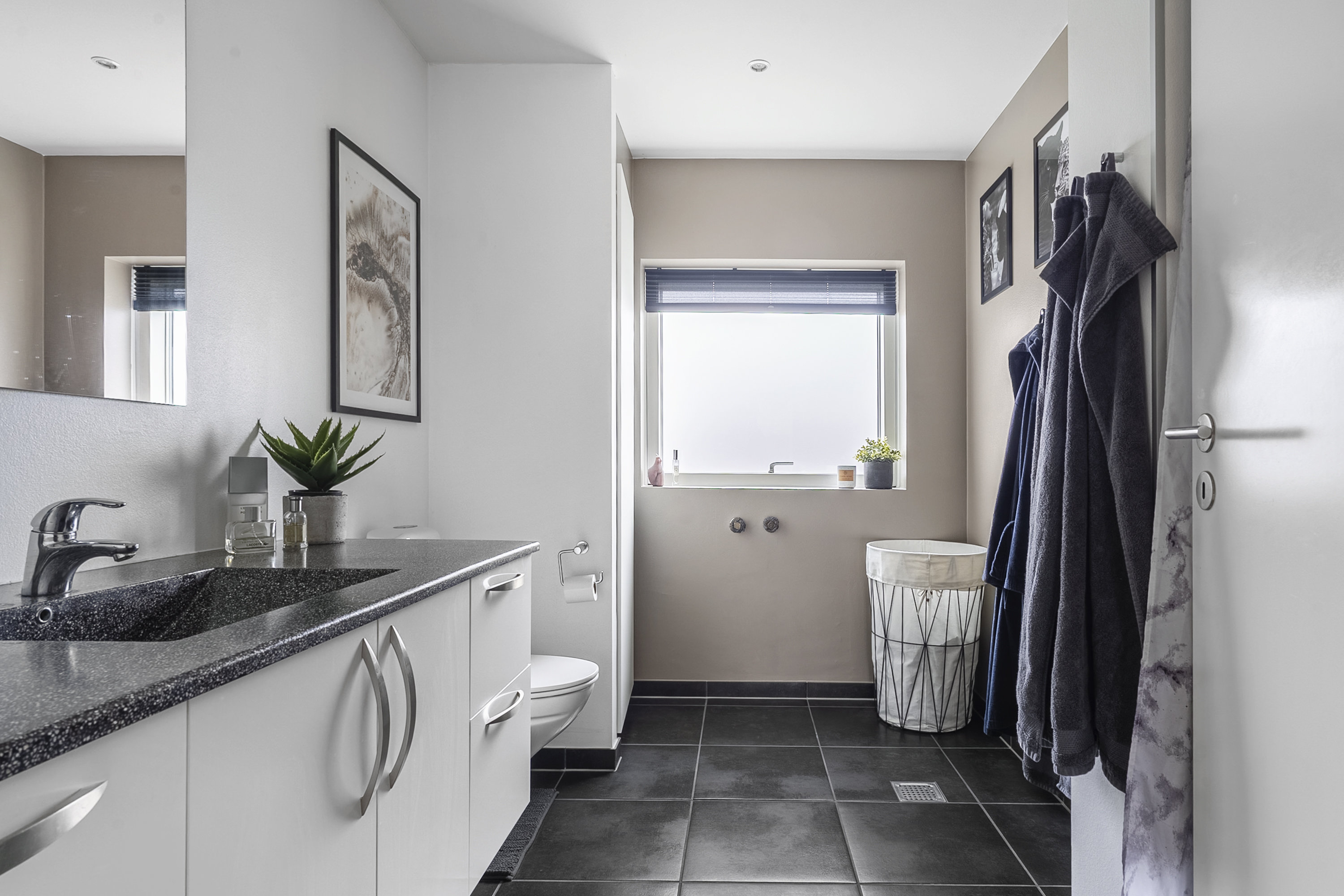 Fremhævet badeværelse billede i fuldskærmstilstand. Billede af Tværvej 25, 8783 Hornsyld