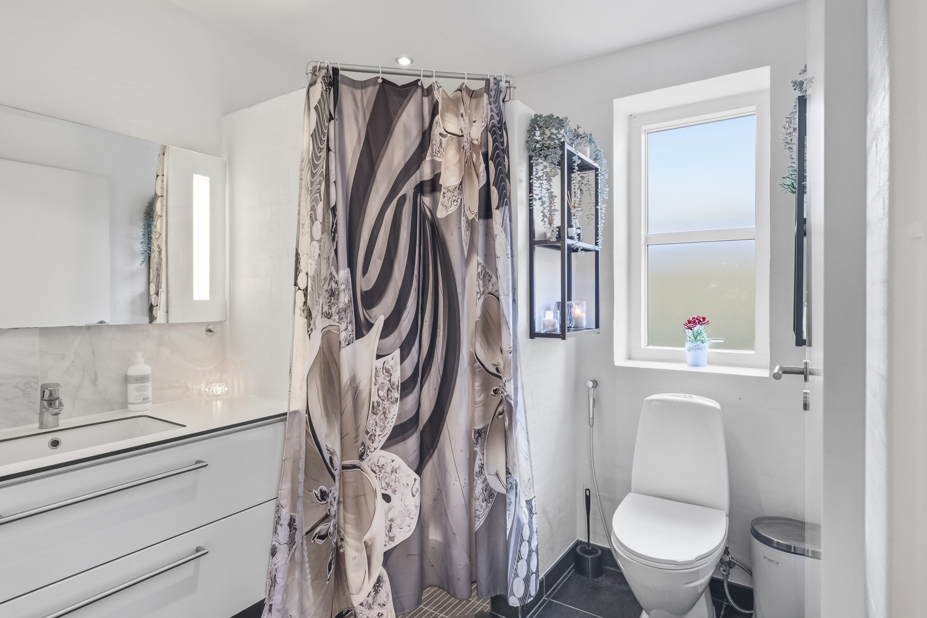 Fremhævet  billede i fuldskærmstilstand. Billede af Østervænget 14, 8381 Tilst