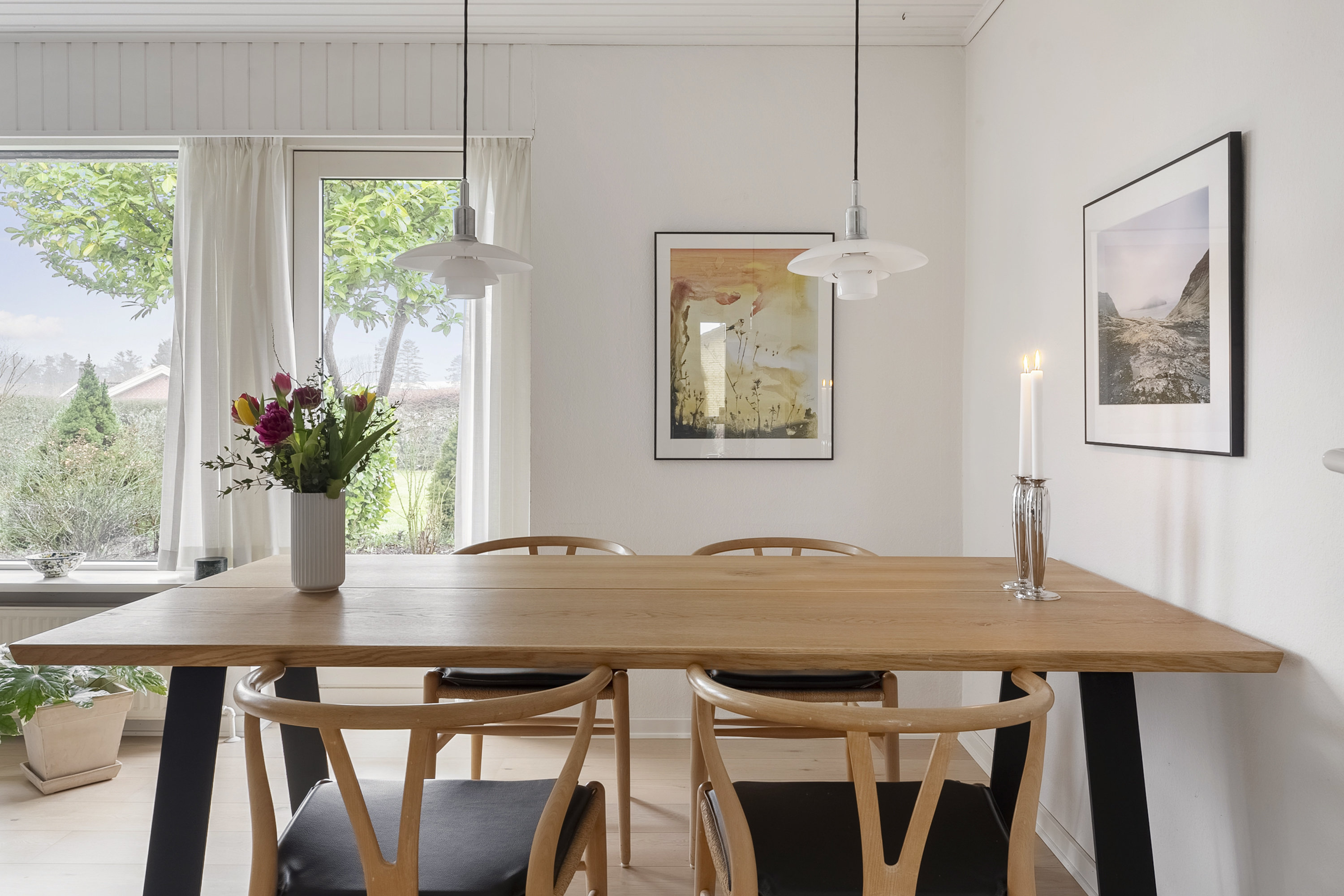 Fremhævet spisestue billede i fuldskærmstilstand. Billede af Fennen 9, 7150 Barrit