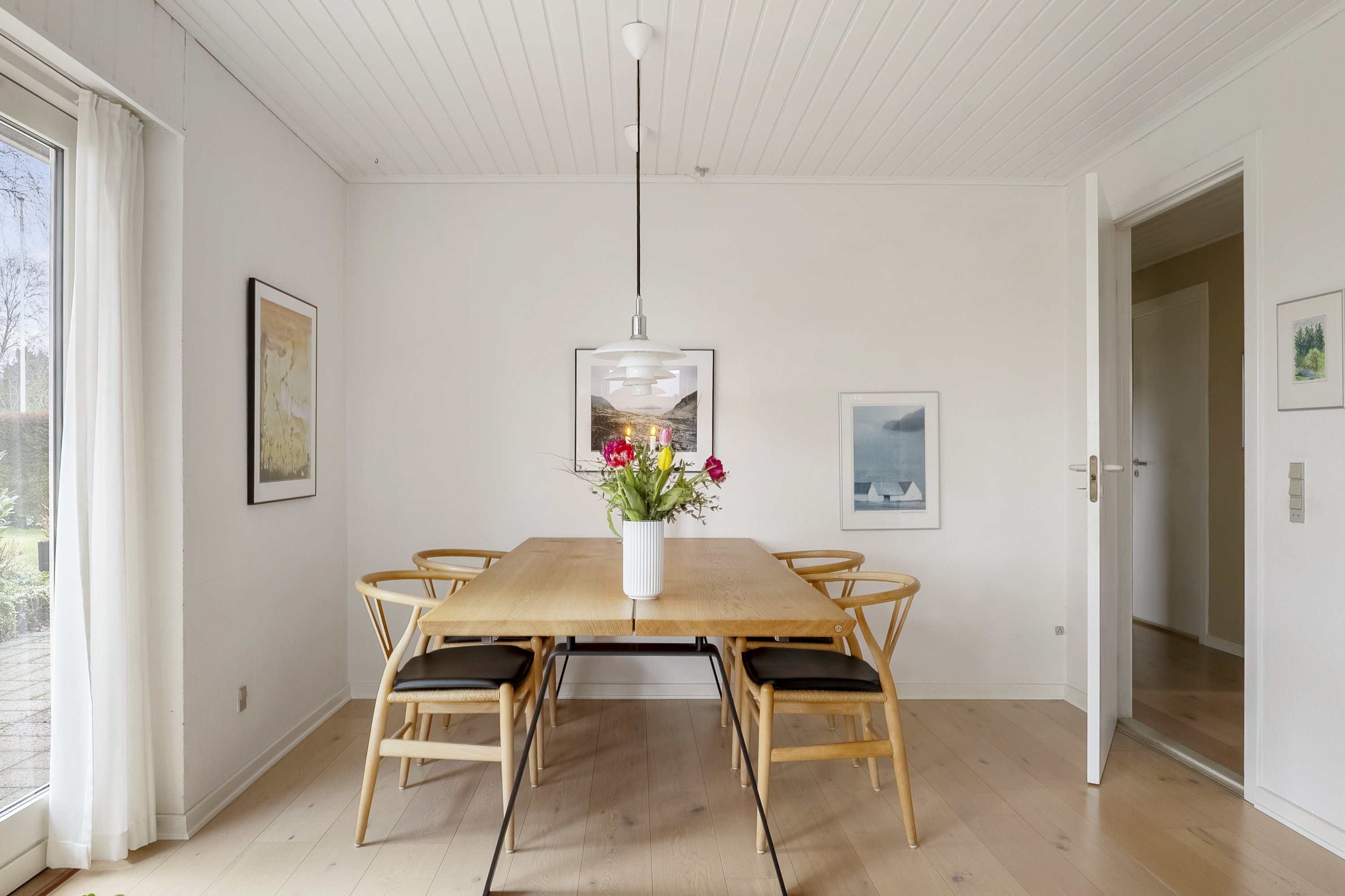 Fremhævet spisestue billede i fuldskærmstilstand. Billede af Fennen 9, 7150 Barrit