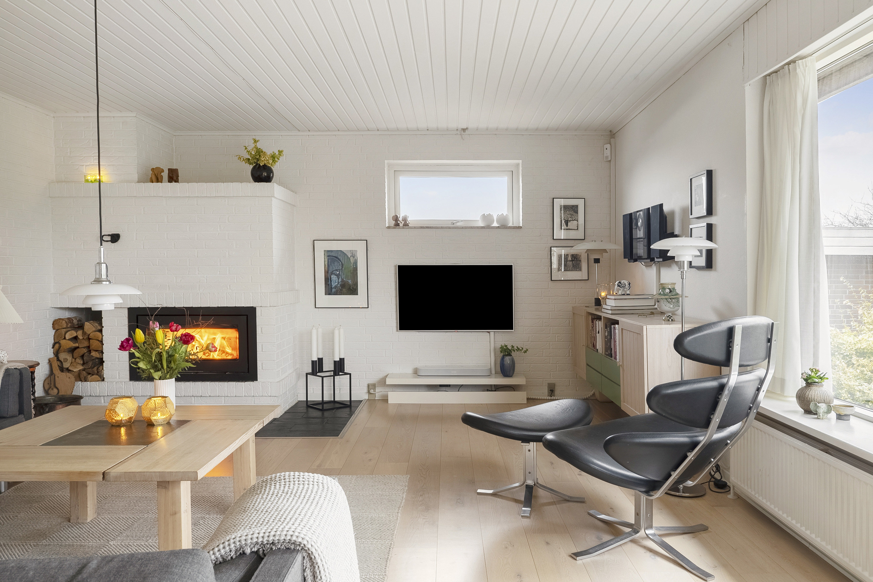 Fremhævet stue billede i fuldskærmstilstand. Billede af Fennen 9, 7150 Barrit