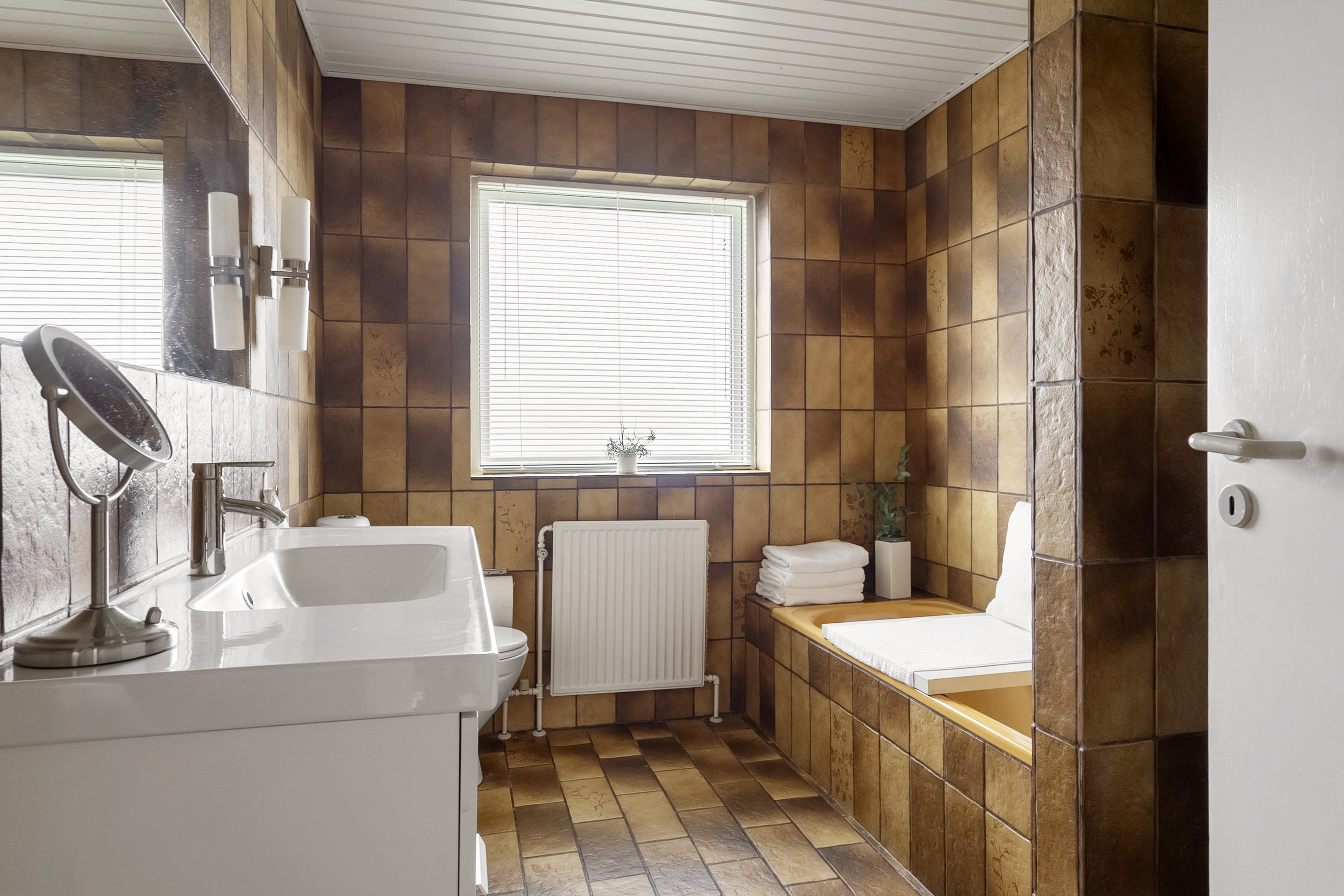 Fremhævet badeværelse billede i fuldskærmstilstand. Billede af Fennen 9, 7150 Barrit