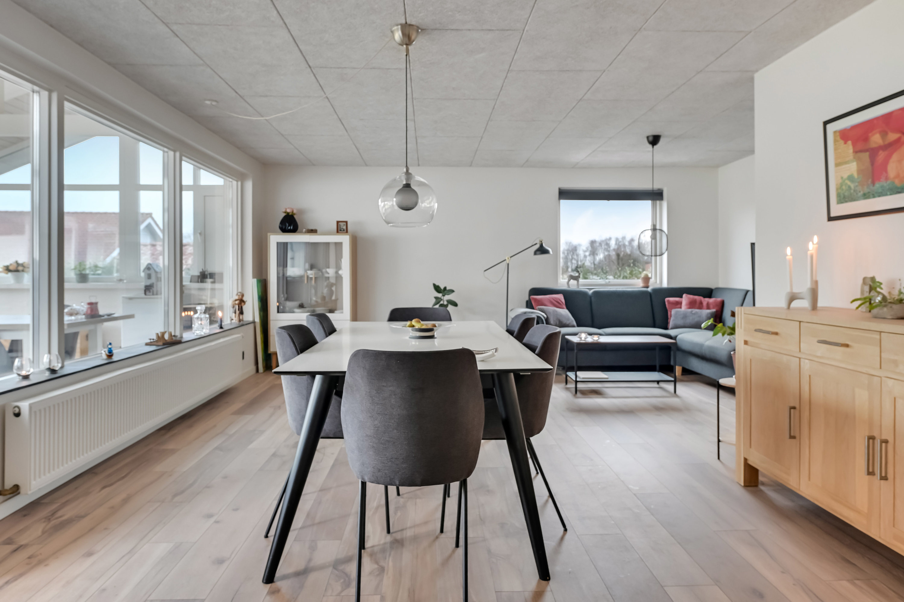 Fremhævet stue billede i fuldskærmstilstand. Billede af Torvegade 7, 7250 Hejnsvig