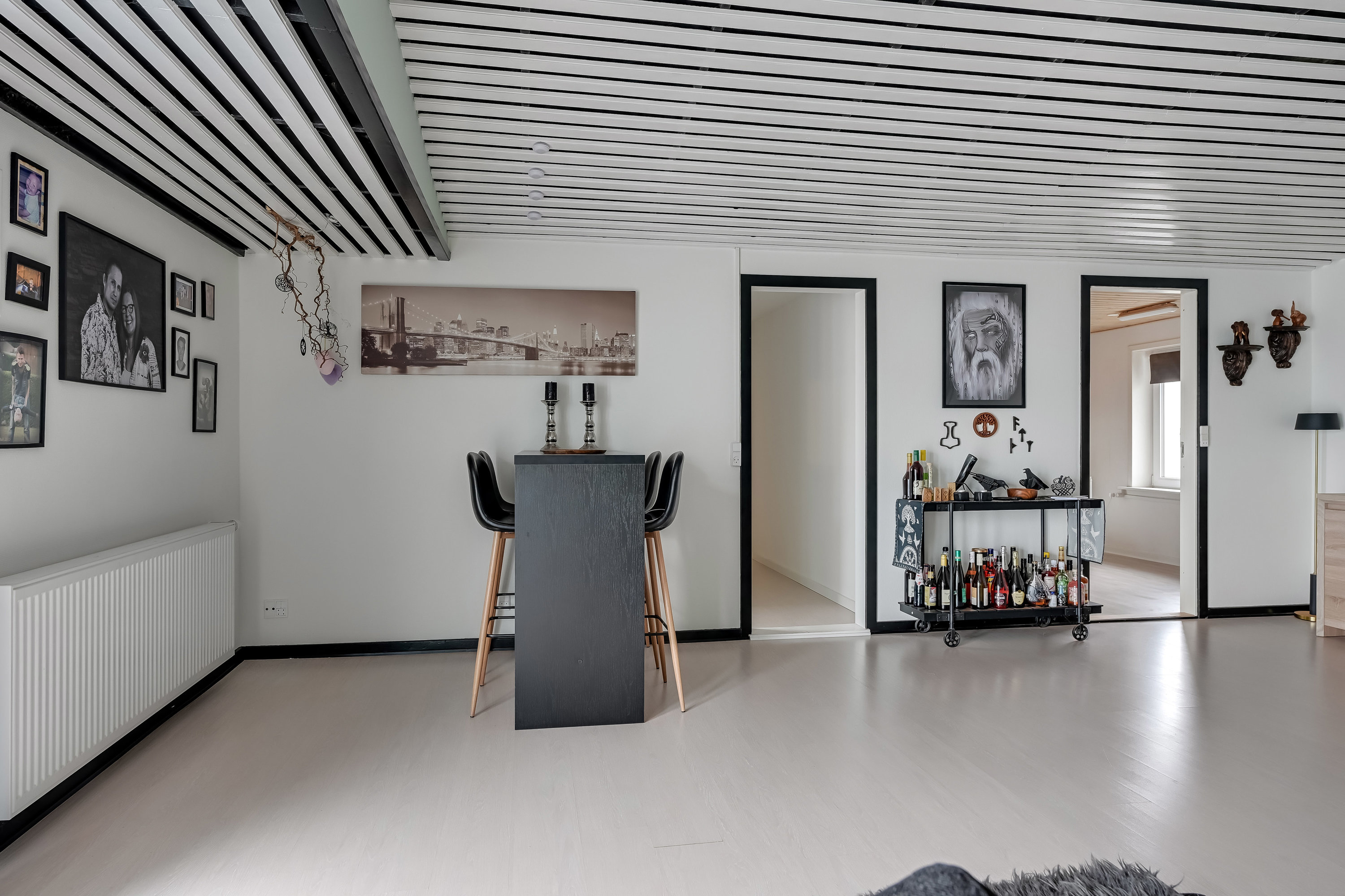 Fremhævet stue billede i fuldskærmstilstand. Billede af Torvegade 7, 7250 Hejnsvig