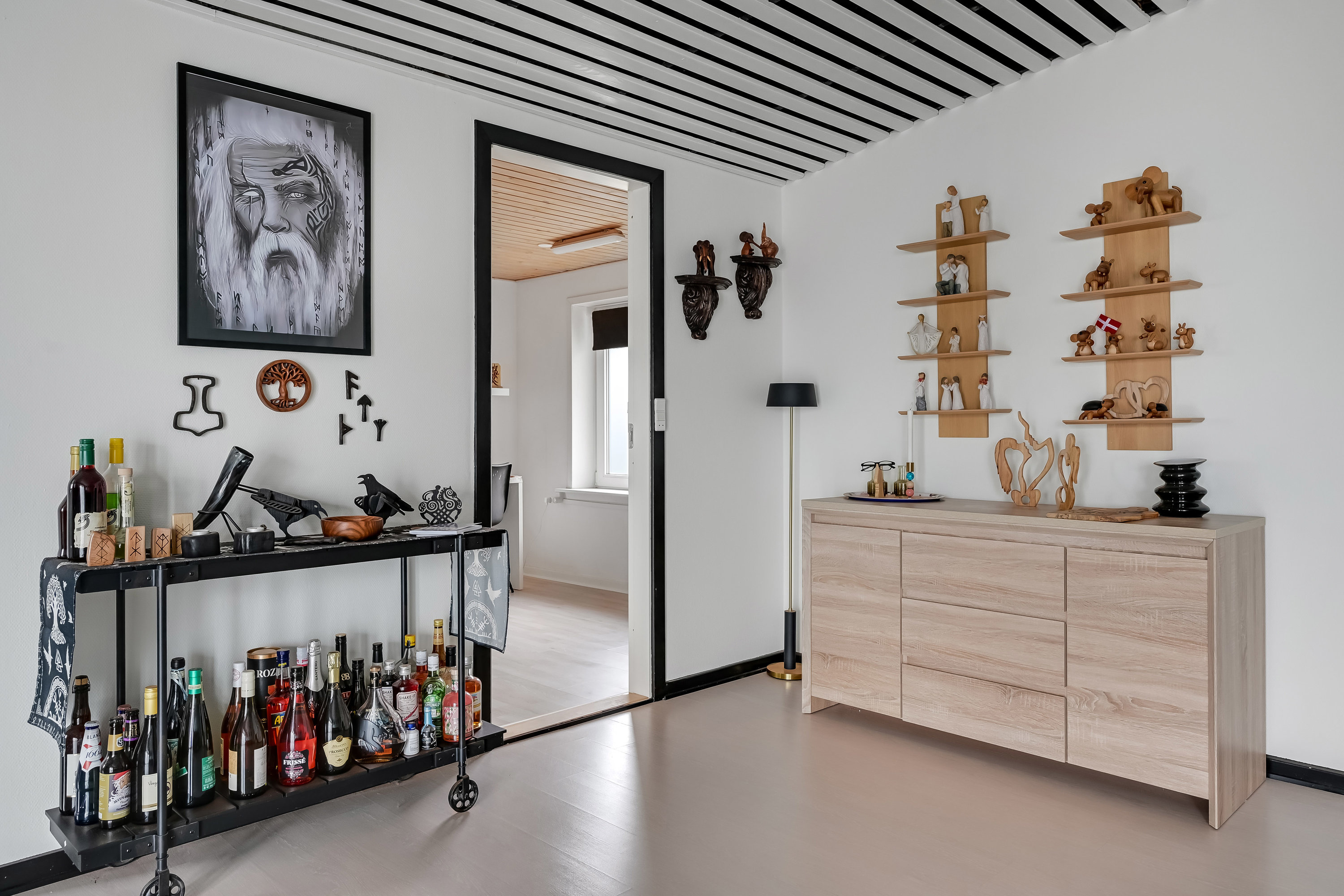 Fremhævet stue billede i fuldskærmstilstand. Billede af Torvegade 7, 7250 Hejnsvig