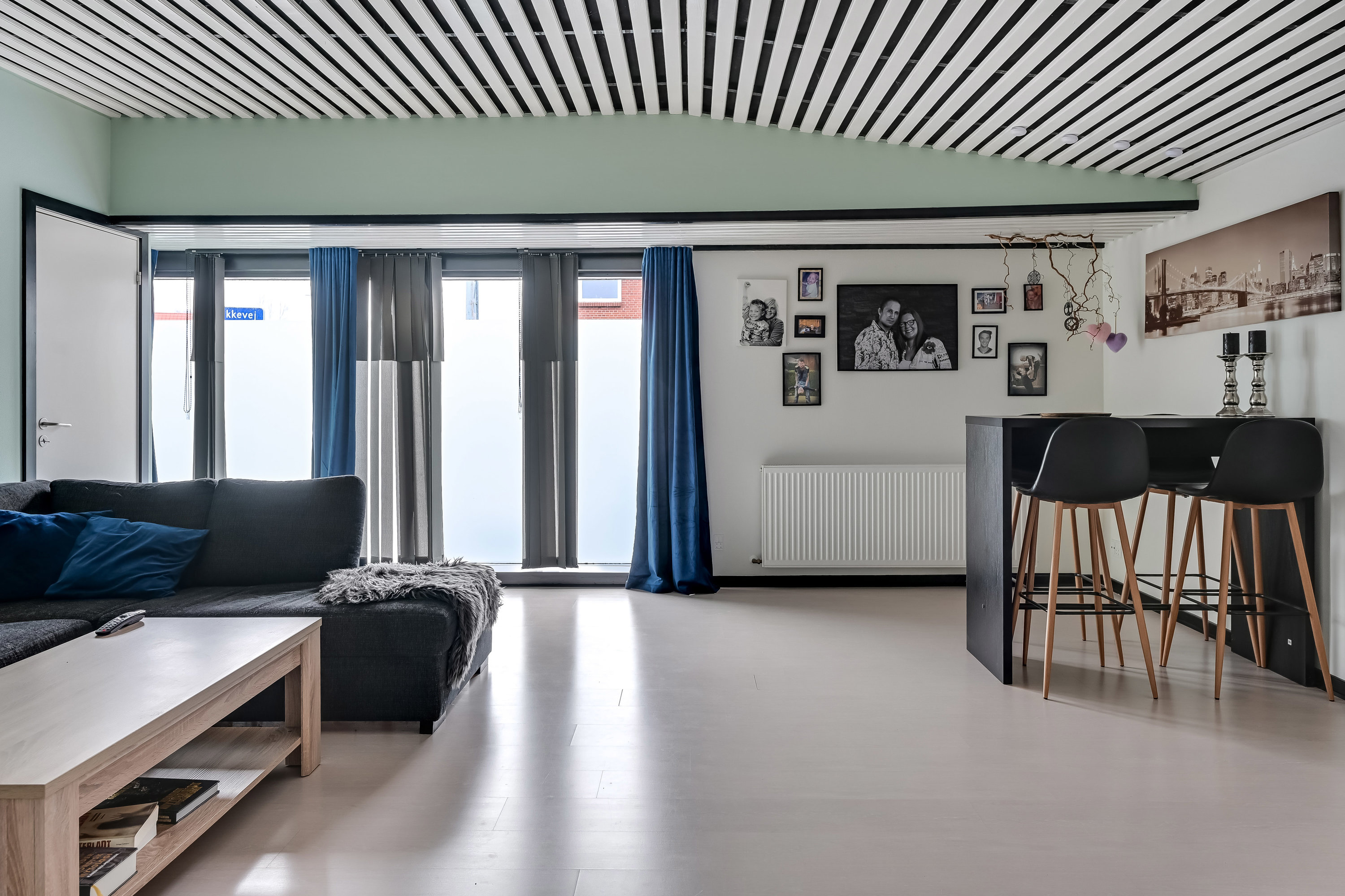 Fremhævet stue billede i fuldskærmstilstand. Billede af Torvegade 7, 7250 Hejnsvig