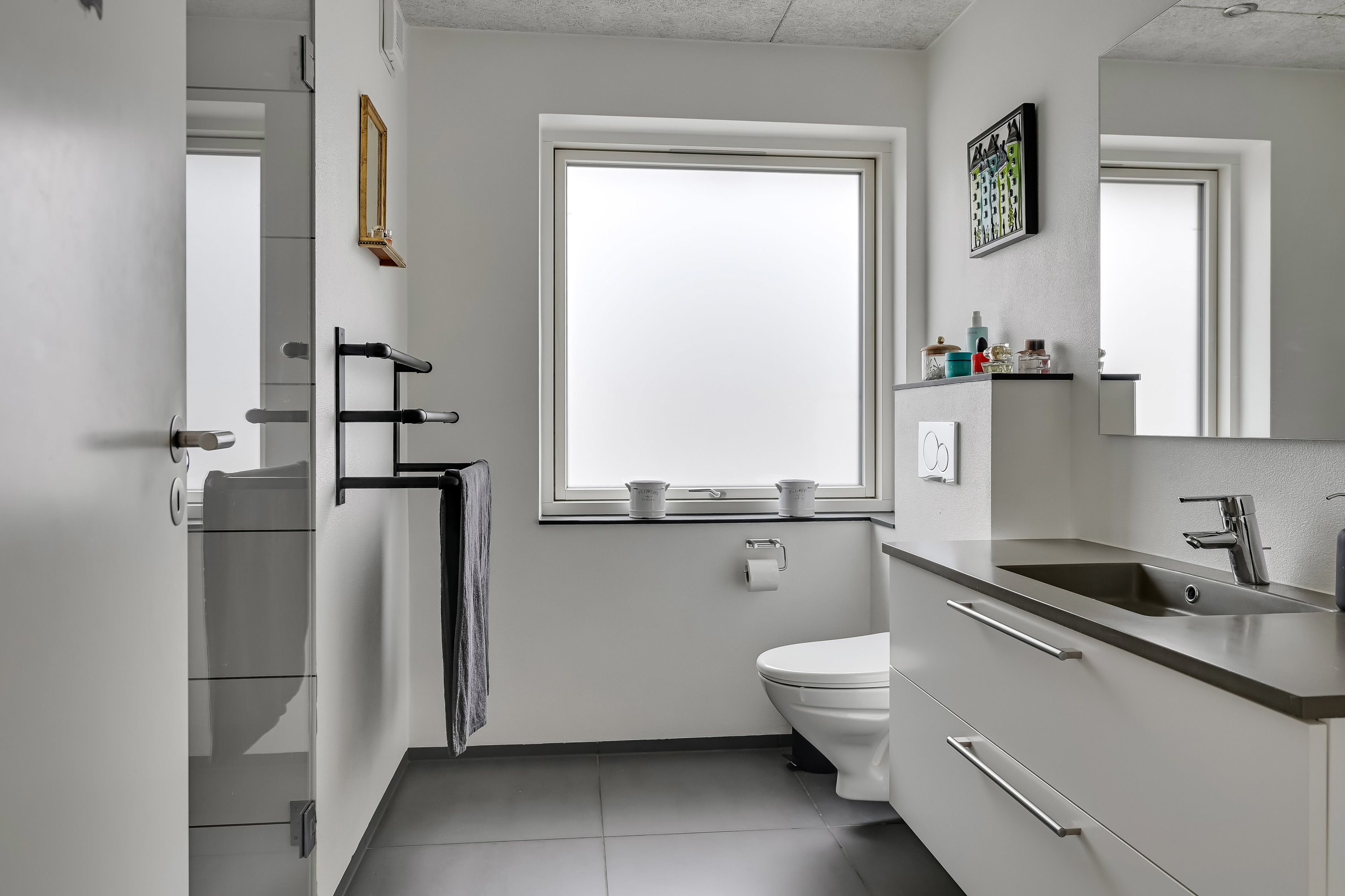 Fremhævet toilet billede i fuldskærmstilstand. Billede af Torvegade 7, 7250 Hejnsvig