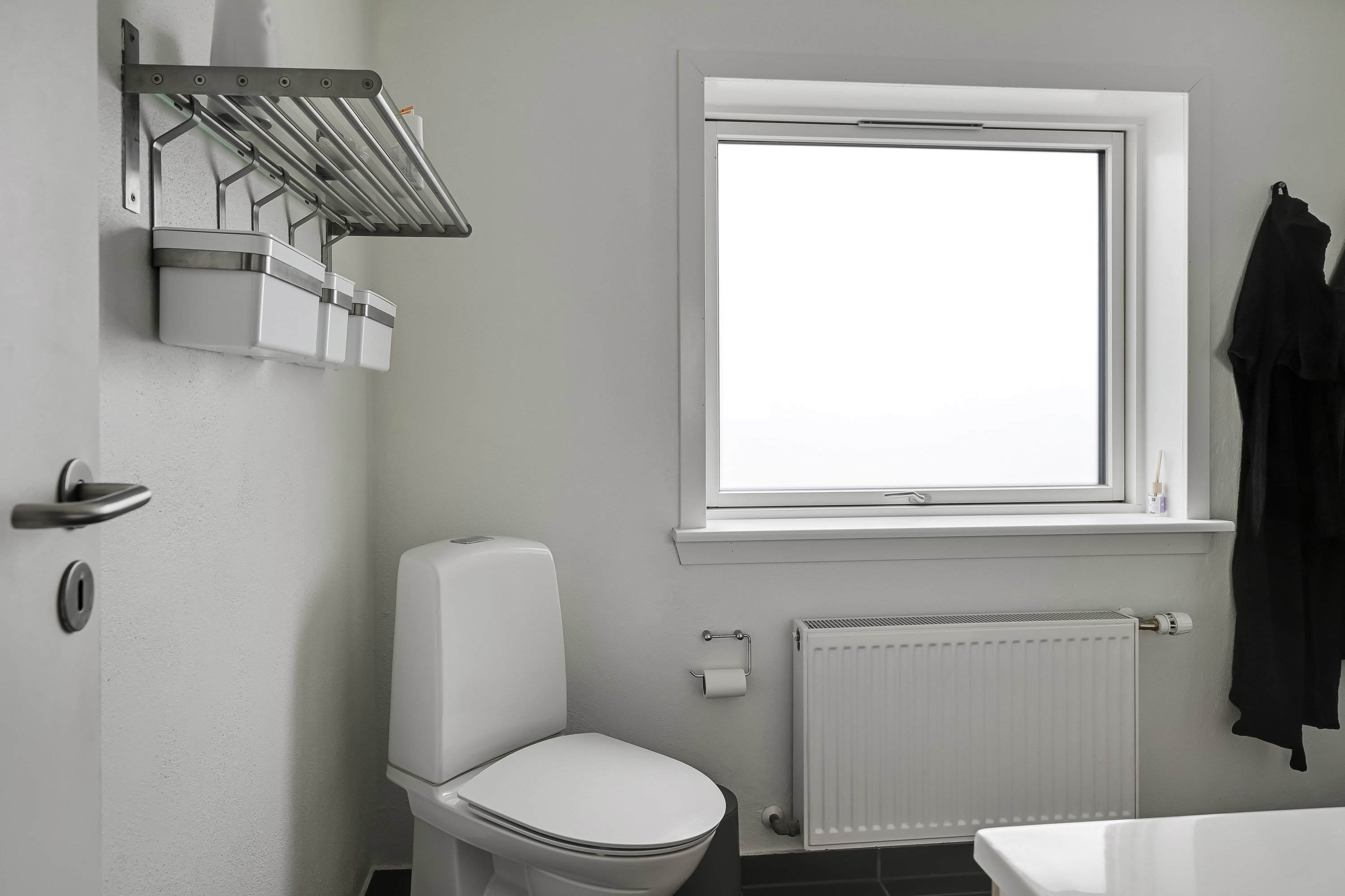 Fremhævet toilet billede i fuldskærmstilstand. Billede af Torvegade 7, 7250 Hejnsvig