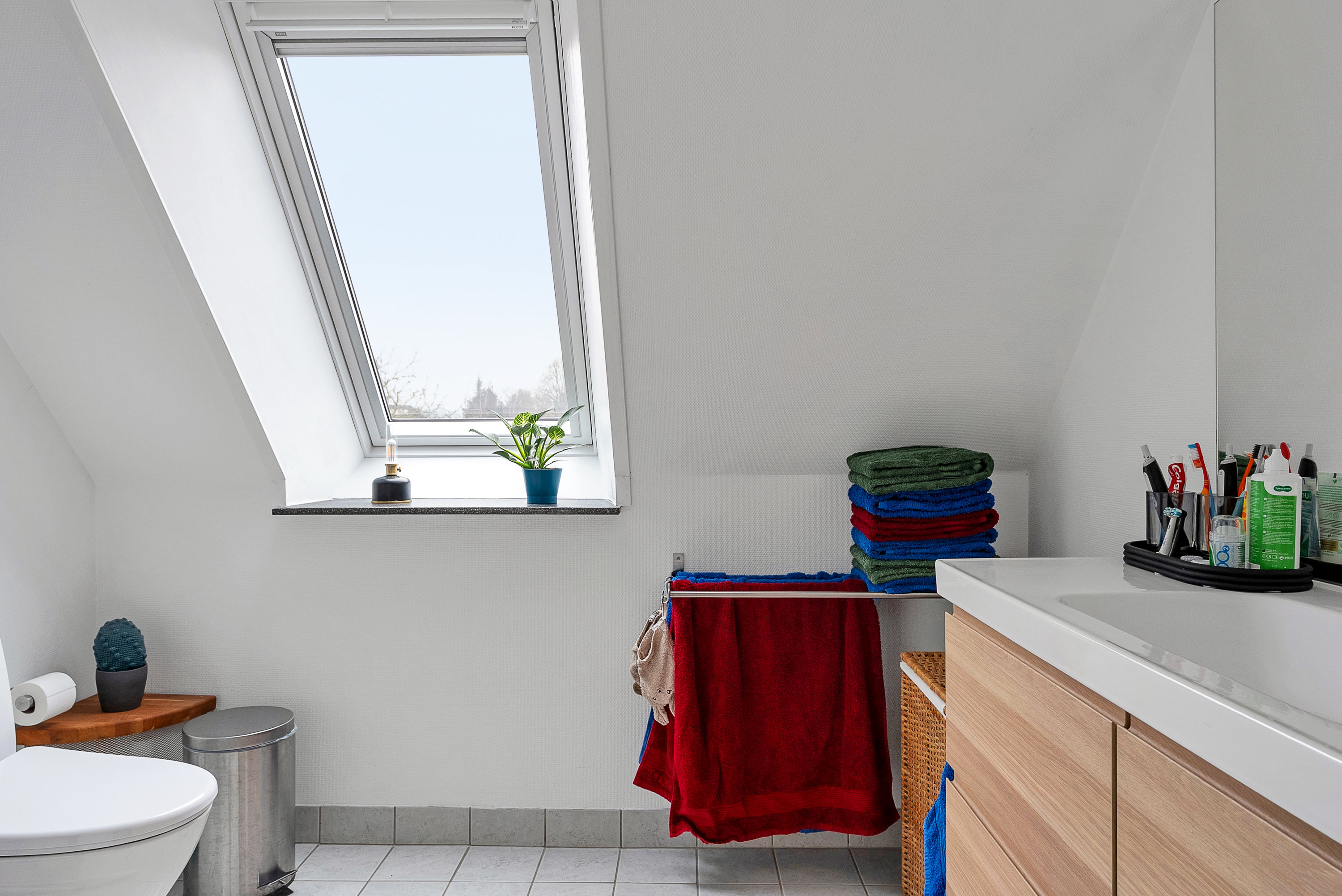 Fremhævet toilet billede i fuldskærmstilstand. Billede af Svendborgvej 297, Åstrup, 5600 Faaborg