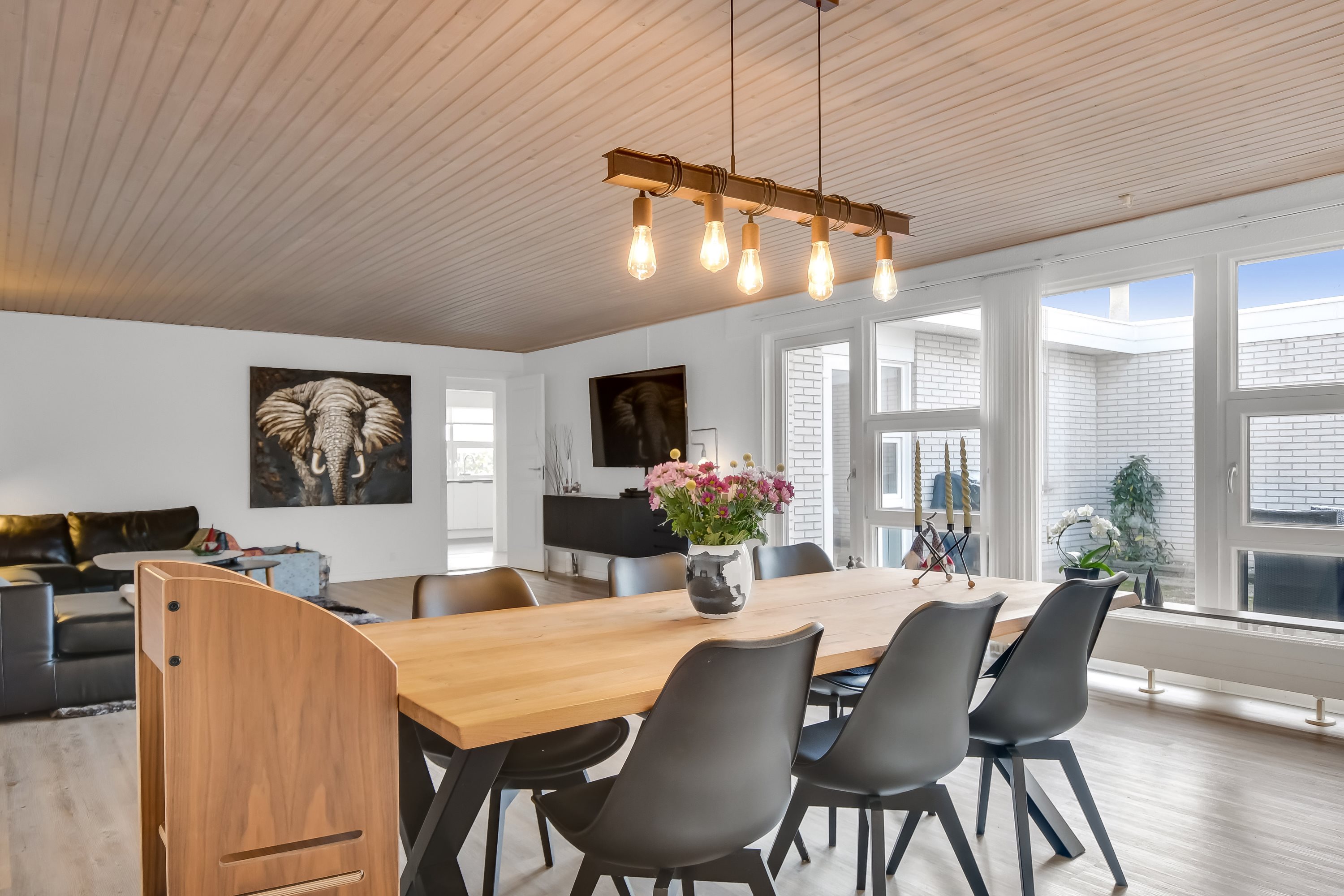 Fremhævet stue billede i fuldskærmstilstand. Billede af Ege Alle 26, 6710 Esbjerg V