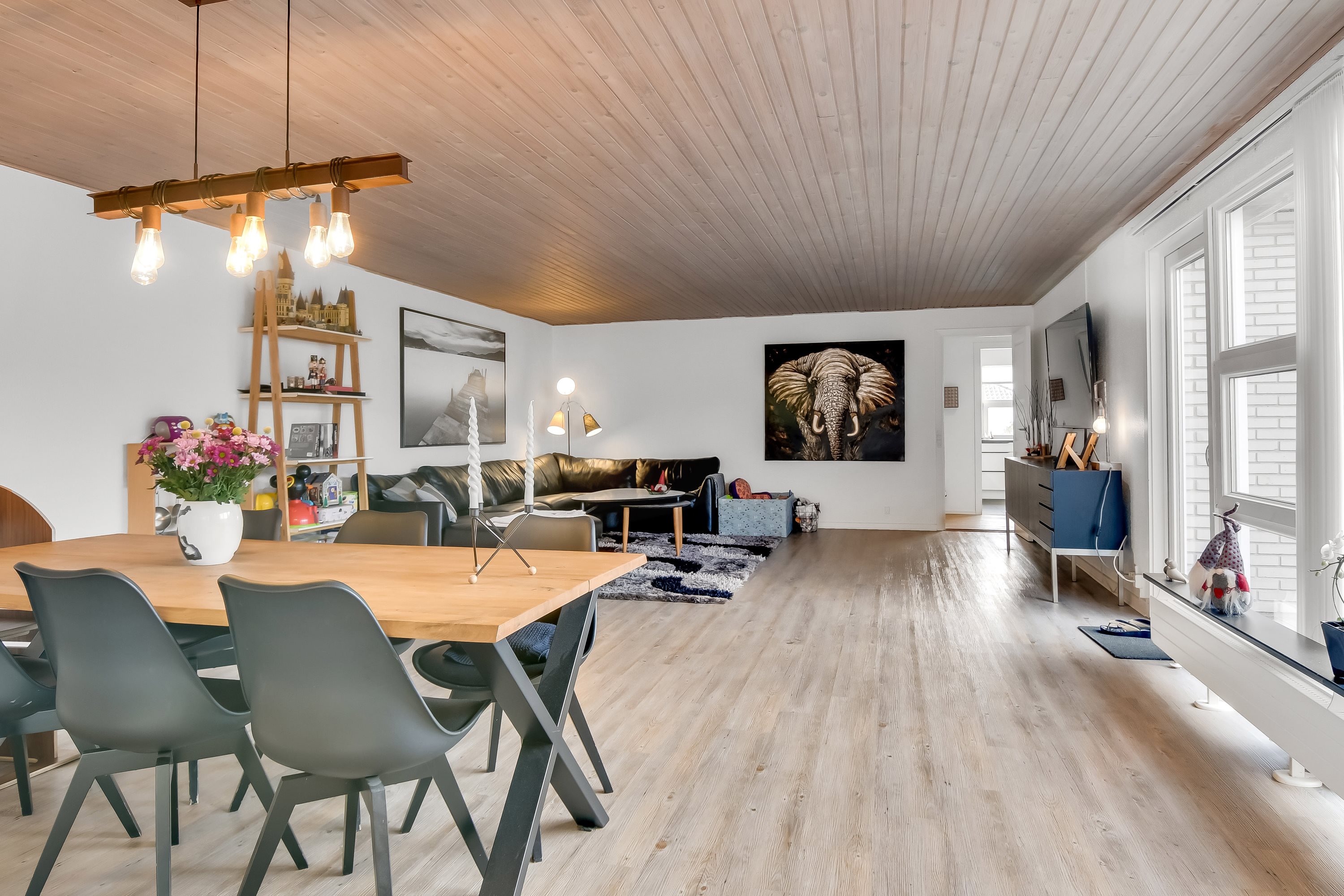 Fremhævet stue billede i fuldskærmstilstand. Billede af Ege Alle 26, 6710 Esbjerg V