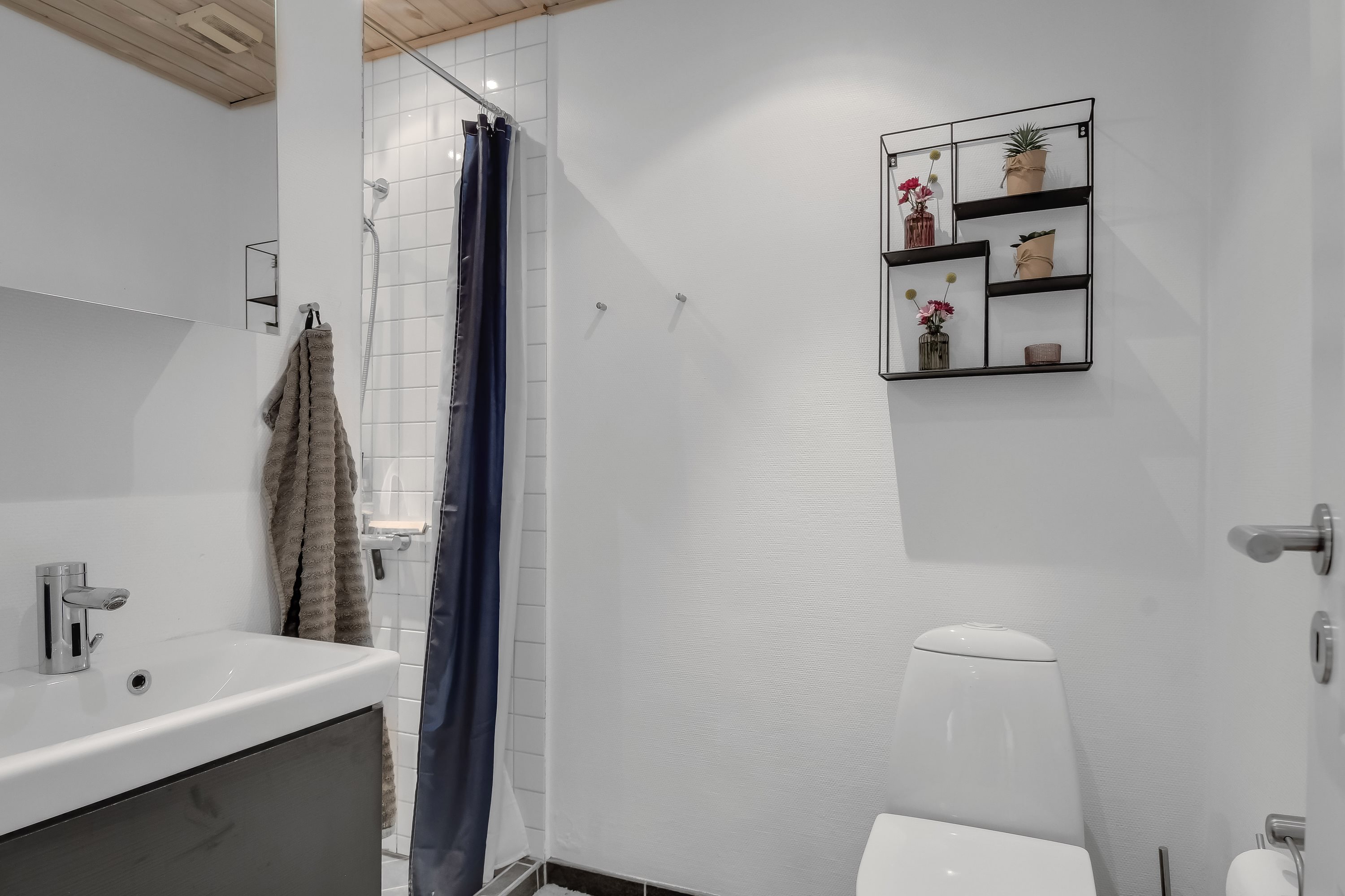 Fremhævet badeværelse billede i fuldskærmstilstand. Billede af Ege Alle 26, 6710 Esbjerg V