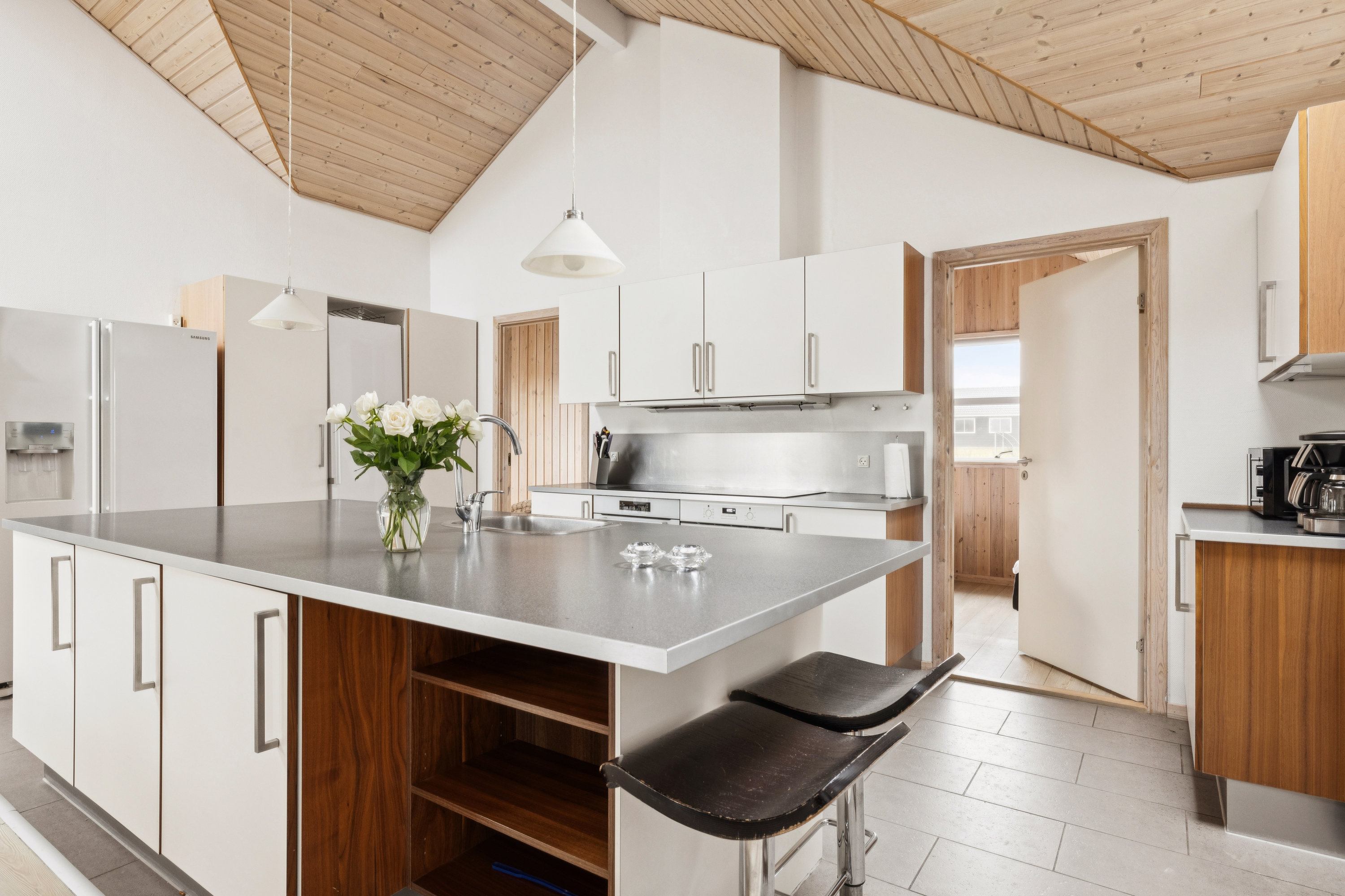 Fremhævet køkken billede i fuldskærmstilstand. Billede af Helledievej 105, Lyngby, 9480 Løkken