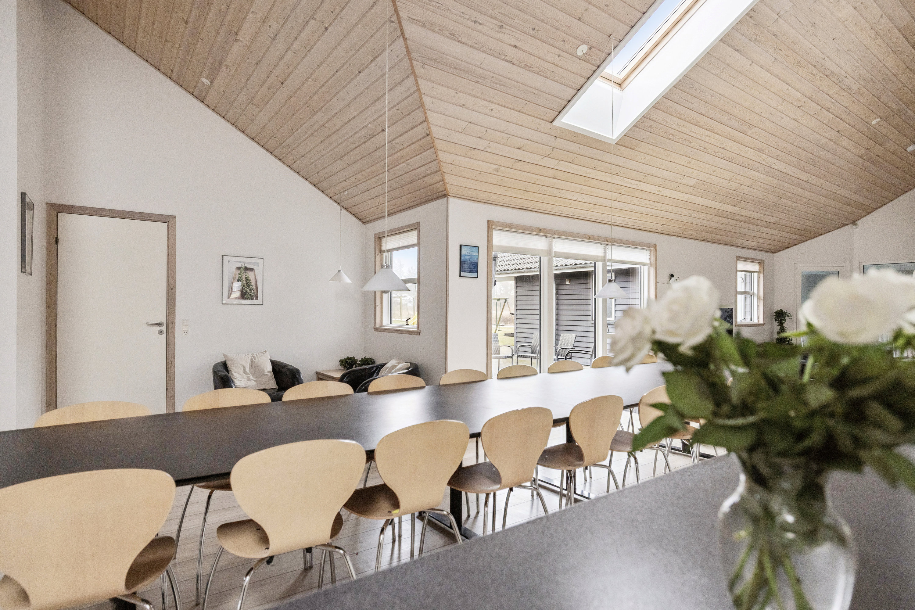 Fremhævet stue billede i fuldskærmstilstand. Billede af Helledievej 105, Lyngby, 9480 Løkken