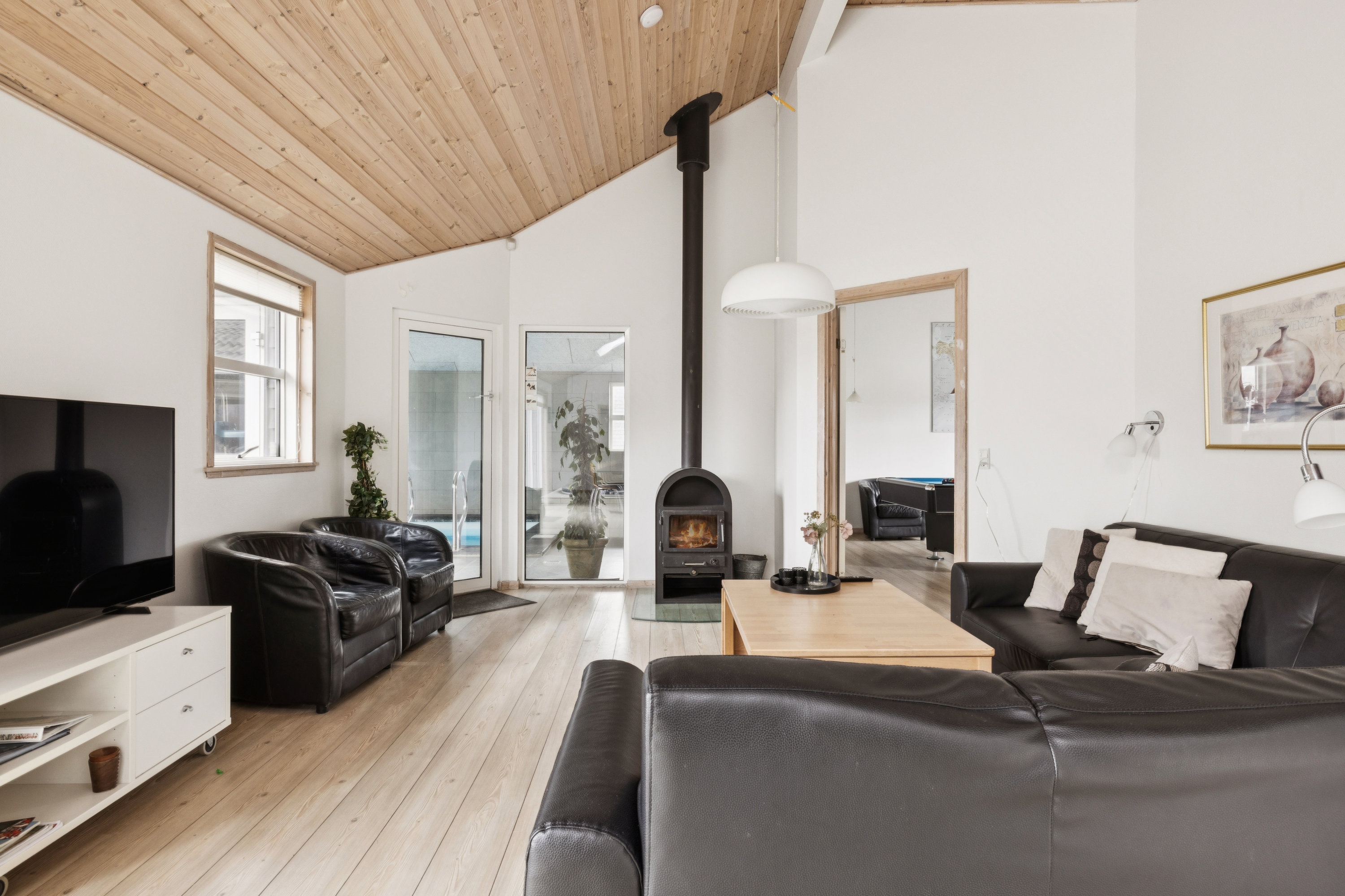 Fremhævet stue billede i fuldskærmstilstand. Billede af Helledievej 105, Lyngby, 9480 Løkken