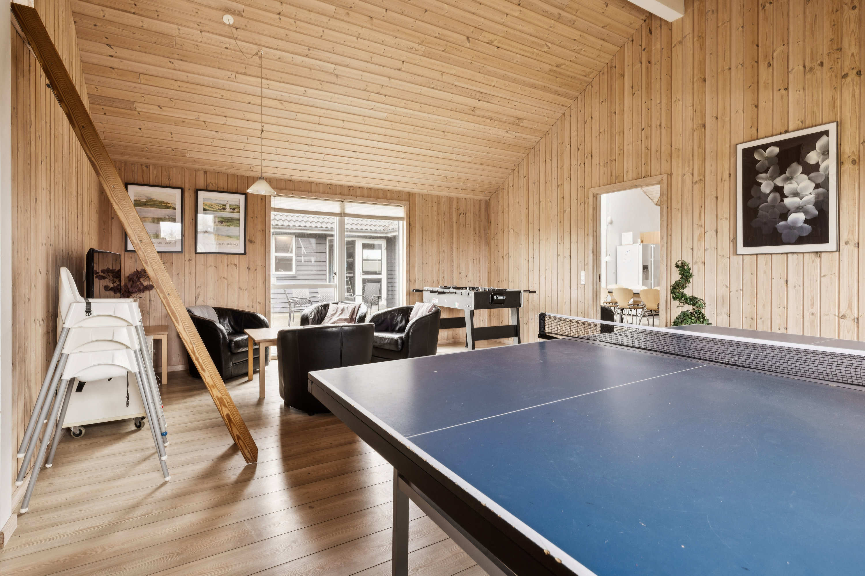 Fremhævet stue billede i fuldskærmstilstand. Billede af Helledievej 105, Lyngby, 9480 Løkken