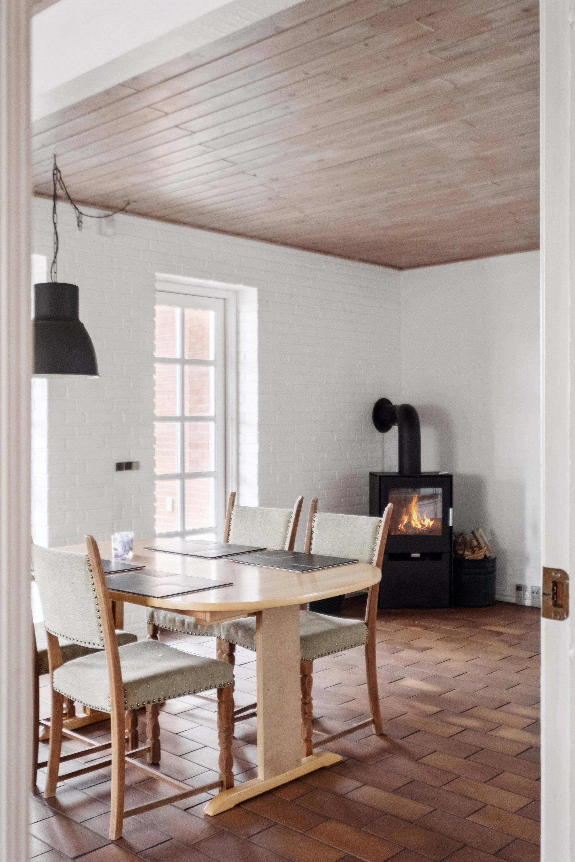 Fremhævet stue billede i fuldskærmstilstand. Billede af Lendrupvej 26, Løgsted, 9670 Løgstør