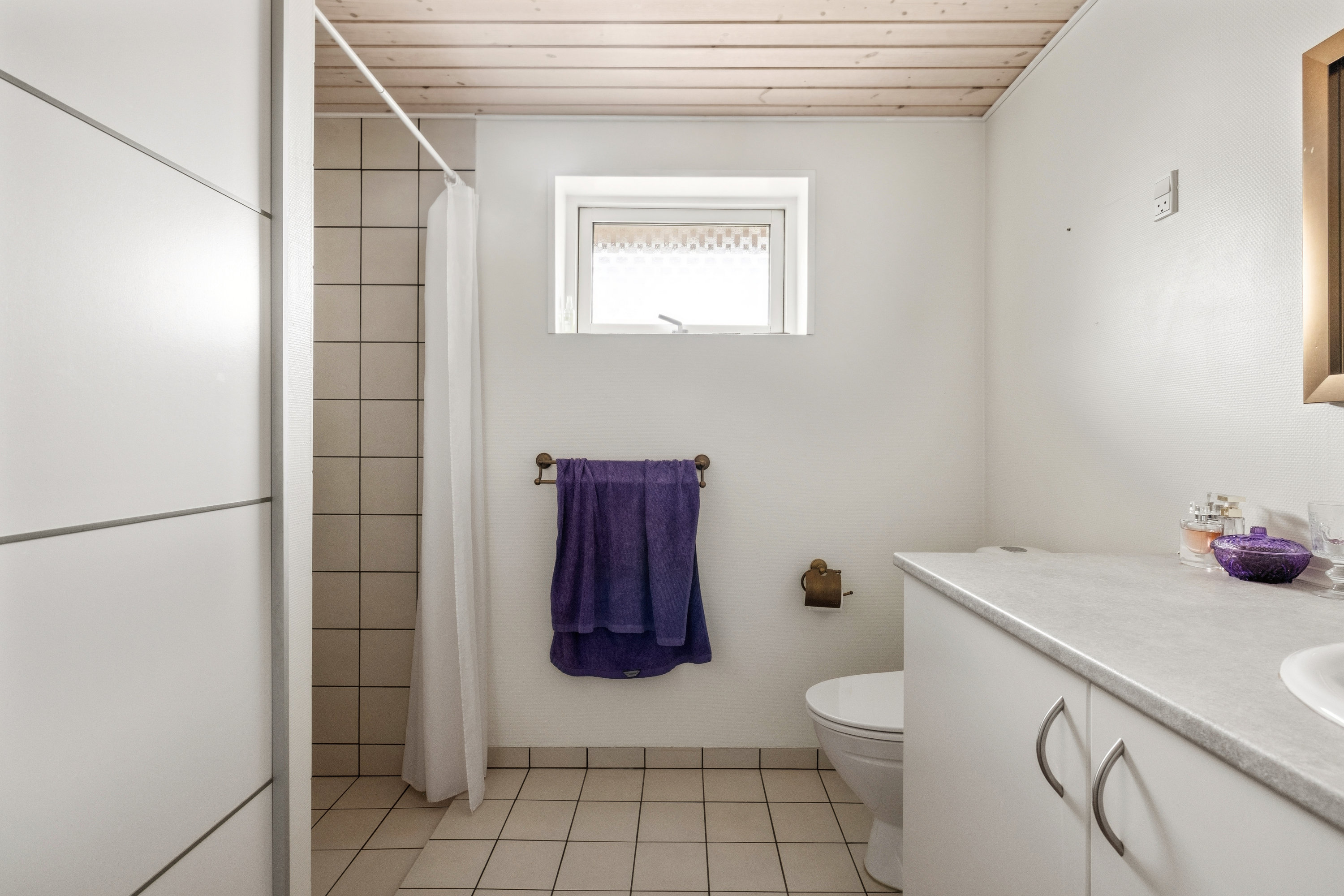 Fremhævet badeværelse billede i fuldskærmstilstand. Billede af Bavnevej 14B, Hjarbæk, 8831 Løgstrup