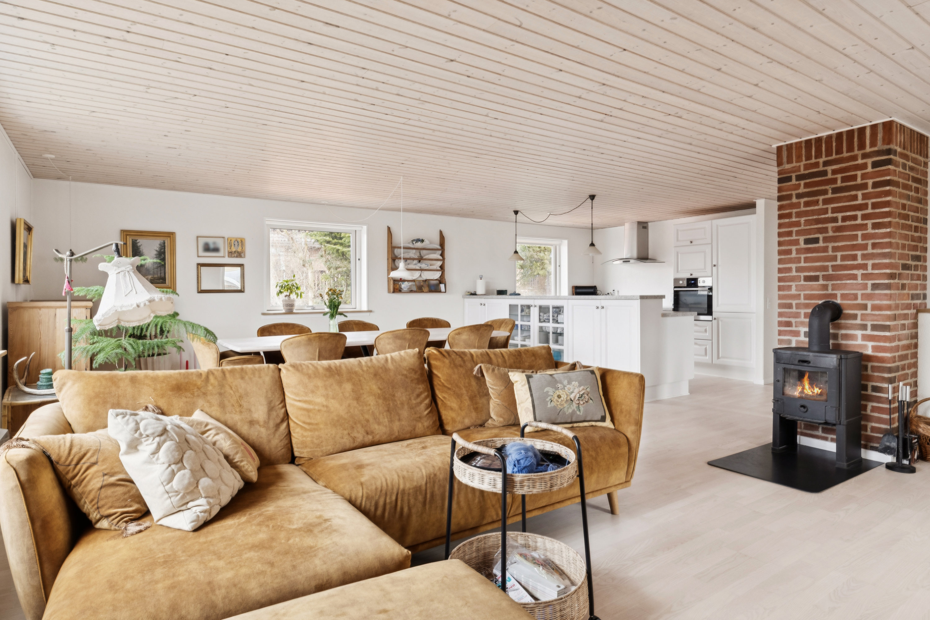 Fremhævet stue billede i fuldskærmstilstand. Billede af Bavnevej 14B, Hjarbæk, 8831 Løgstrup