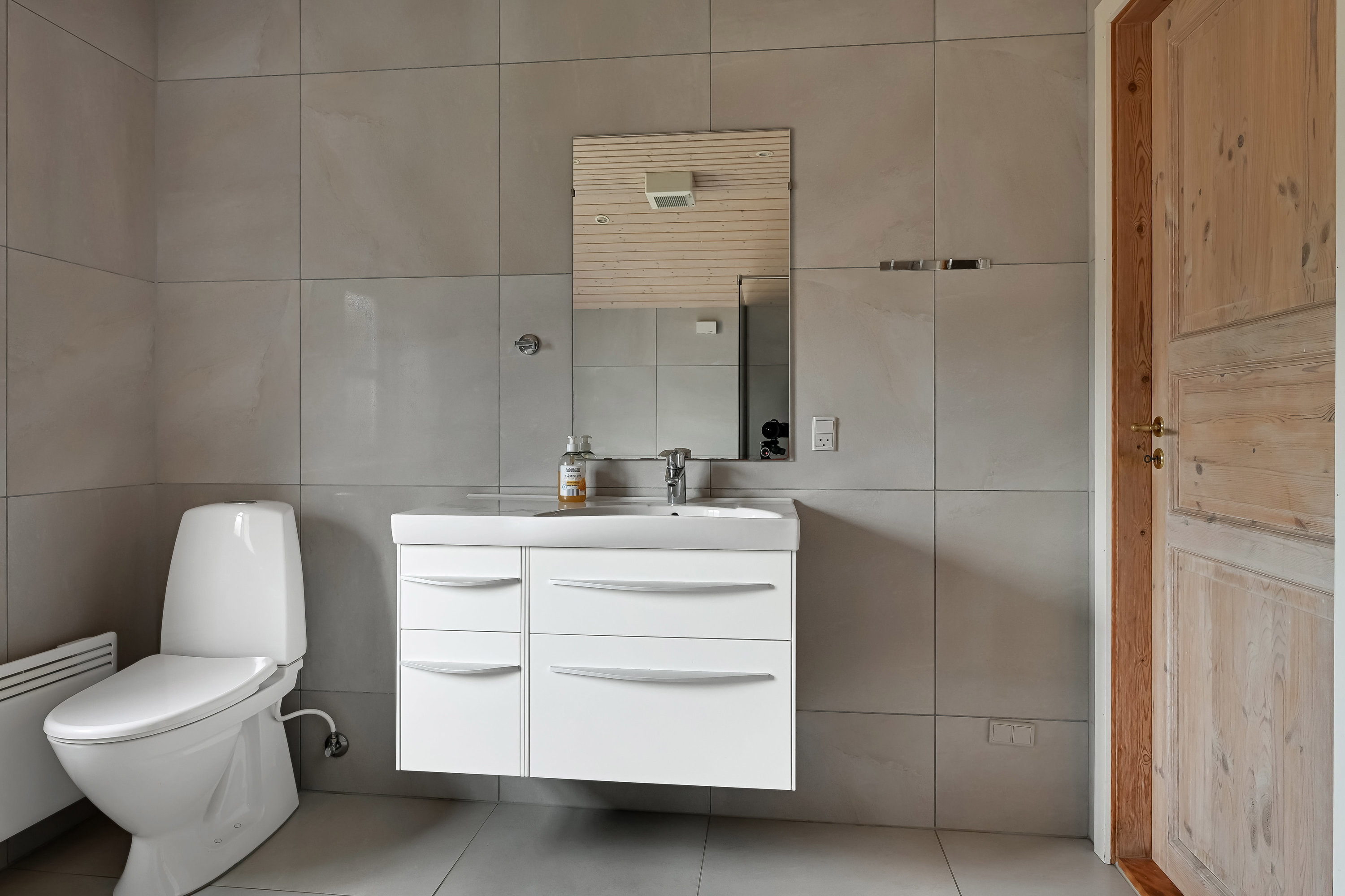 Fremhævet toilet billede i fuldskærmstilstand. Billede af Jafdalvej 93, 6853 Vejers Strand