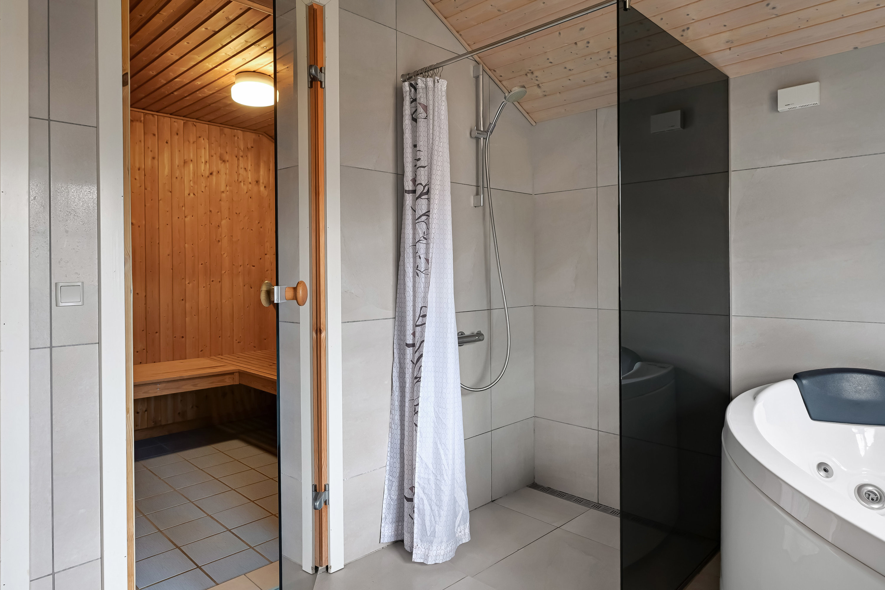 Fremhævet badeværelse billede i fuldskærmstilstand. Billede af Jafdalvej 93, 6853 Vejers Strand