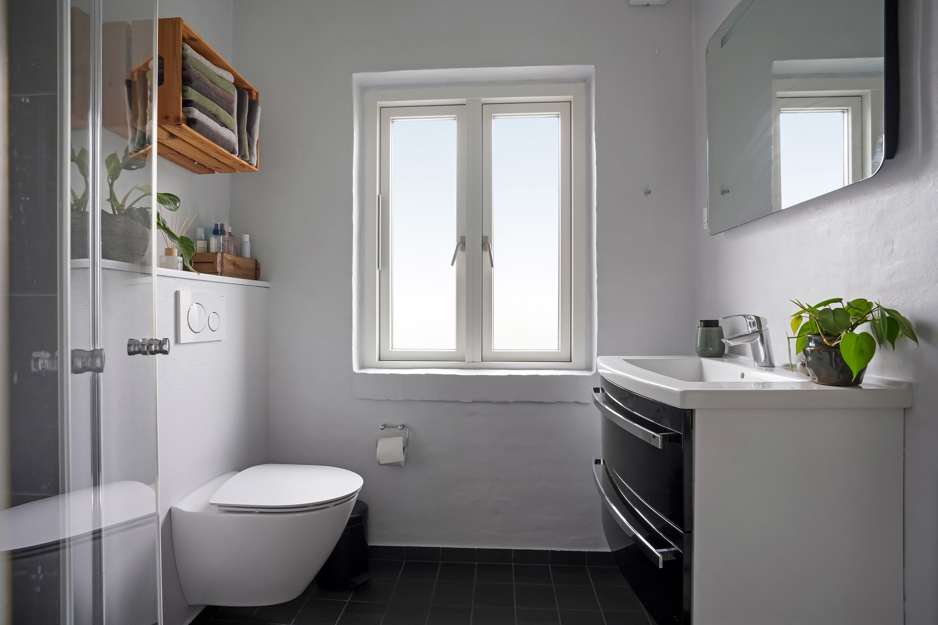 Fremhævet toilet billede i fuldskærmstilstand. Billede af Møllevænget 19, Ejby, 5592 Ejby