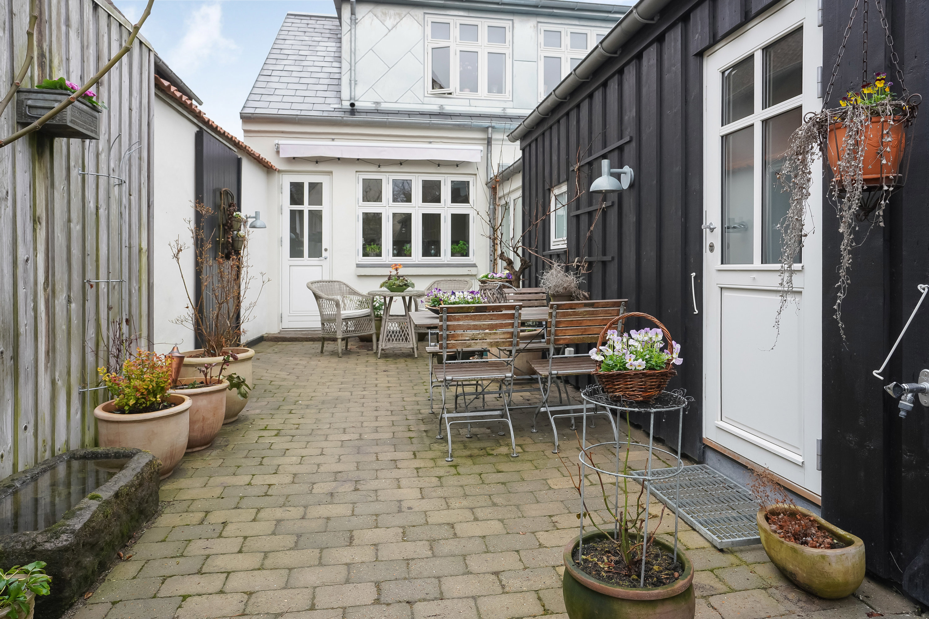 Fremhævet terrasse billede i fuldskærmstilstand. Billede af Hunderupvej 106, 5230 Odense M